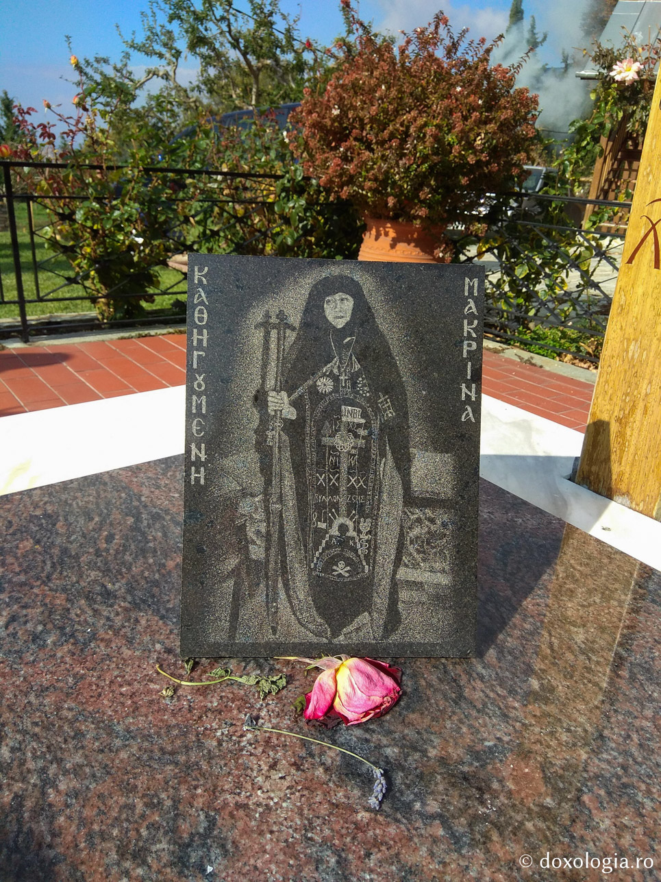 (Foto) Mormântul Stareţei Macrina Vassopoulos (Foto) Mormântul Stareţei Macrina Vassopoulos