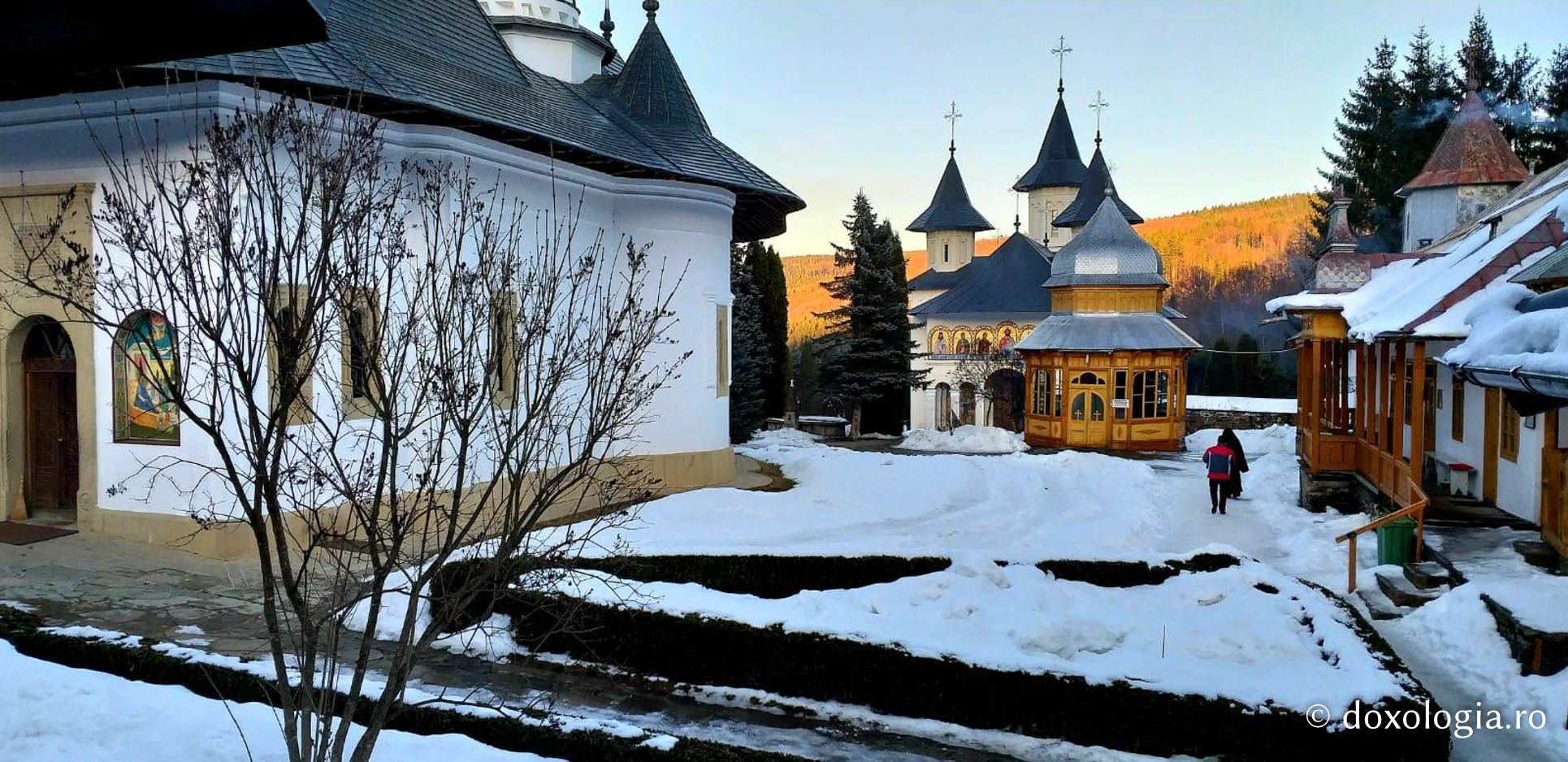 (Foto) Zile de februarie la Mănăstirea Sihăstria