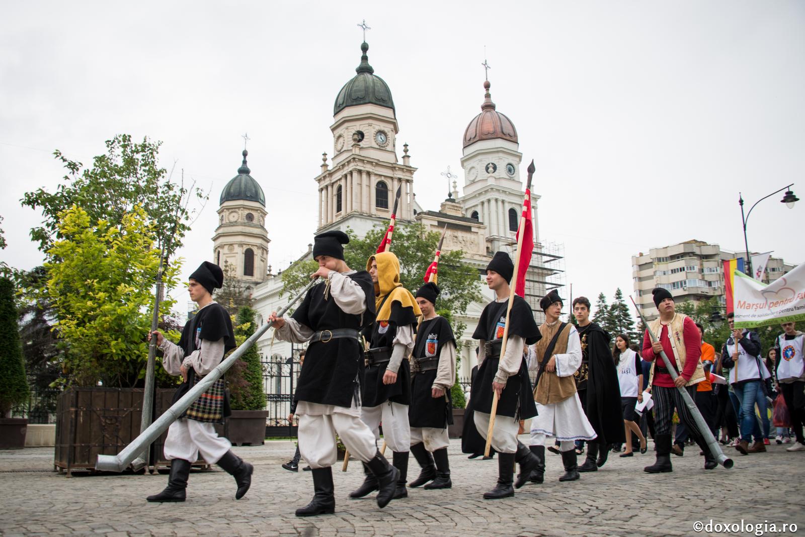 Cel mai lung drum e de la urechi la inimă. Dar care-i cel mai scurt?