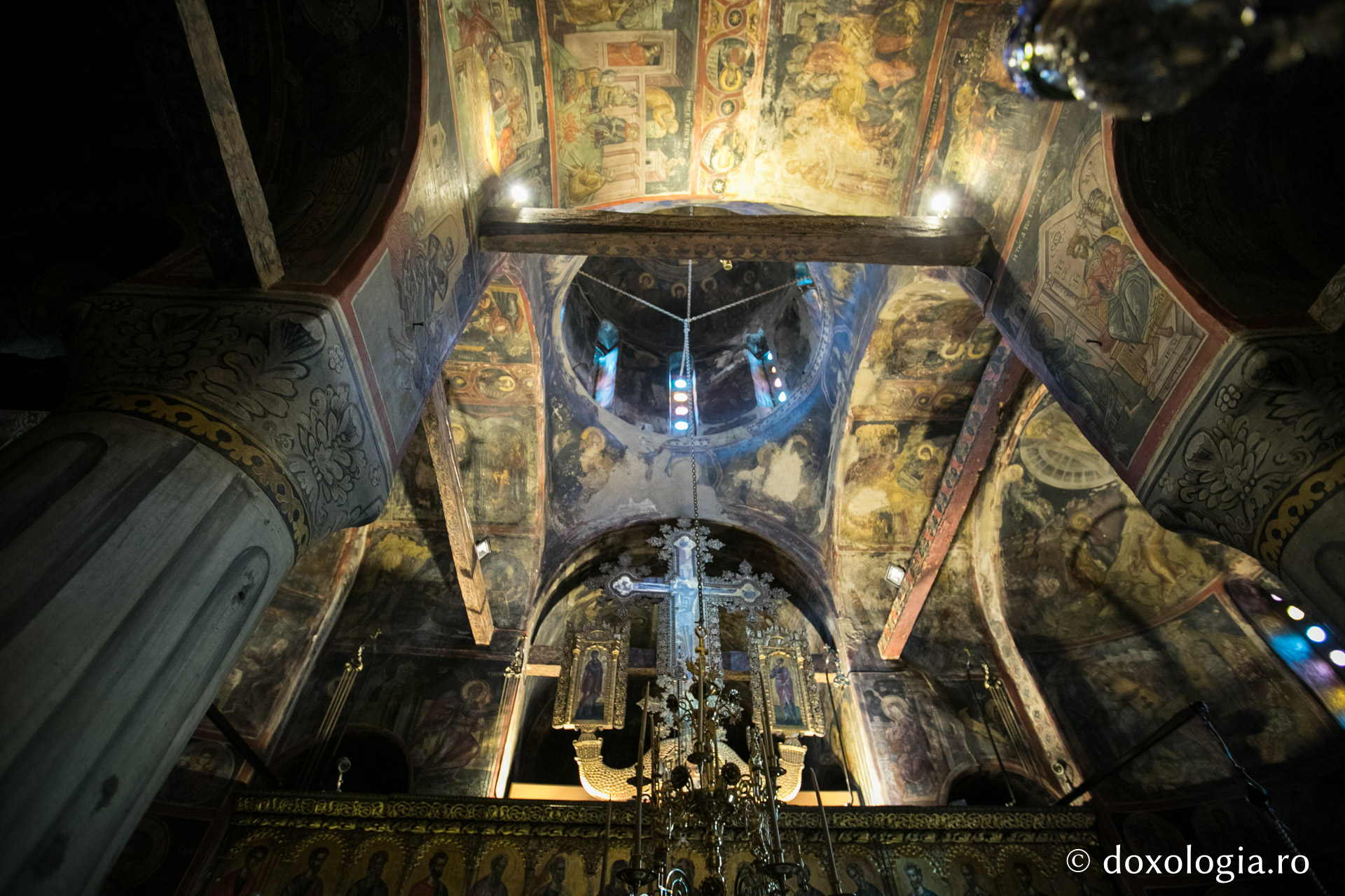 Katholikonul Mănăstirii Rousanou – Meteora
