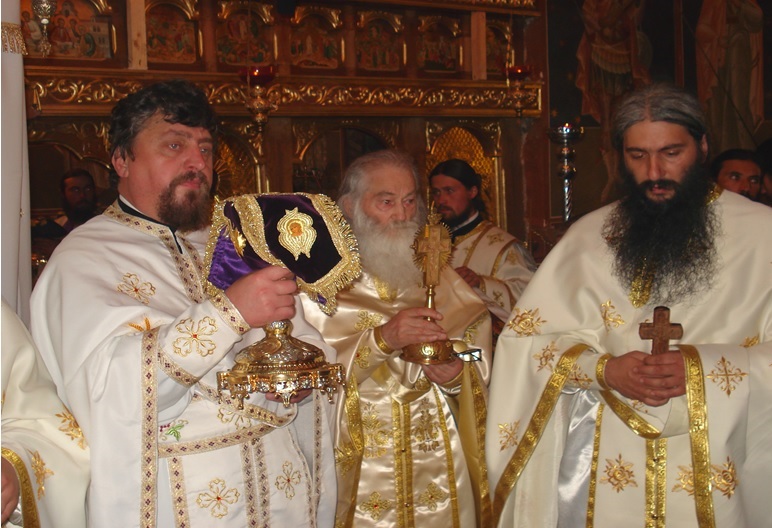 Liturghisind la Mănăstirea Petru Vodă Părintele Justin Pârvu și satul românesc