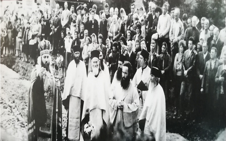 Sfințirea locului Mănătirii Petru Vodă – 04 Mai 1991 Părintele Justin Pârvu și satul românesc