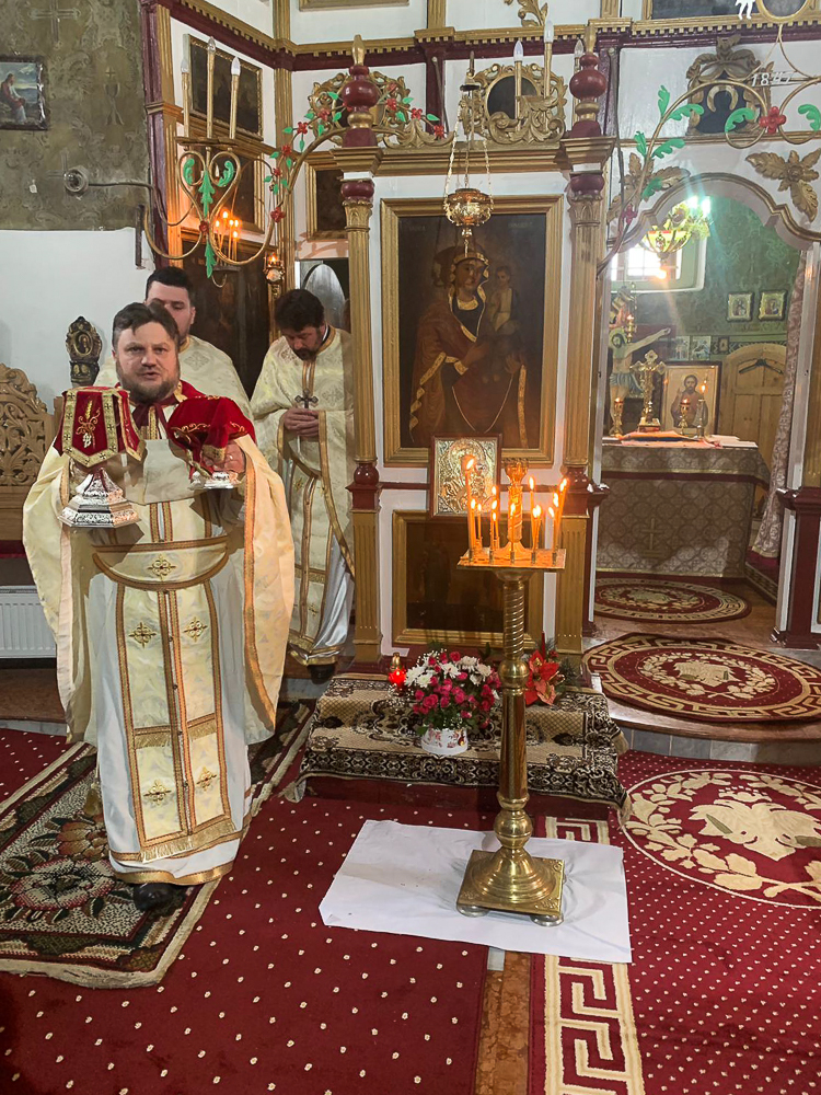 Har și binecuvântare în Parohia „Sfântul Nicolaeˮ - Crasnaleuca din Protopopiatul Săveni Har și binecuvântare în Parohia „Sfântul Nicolaeˮ - Crasnaleuca din Protopopiatul Săveni