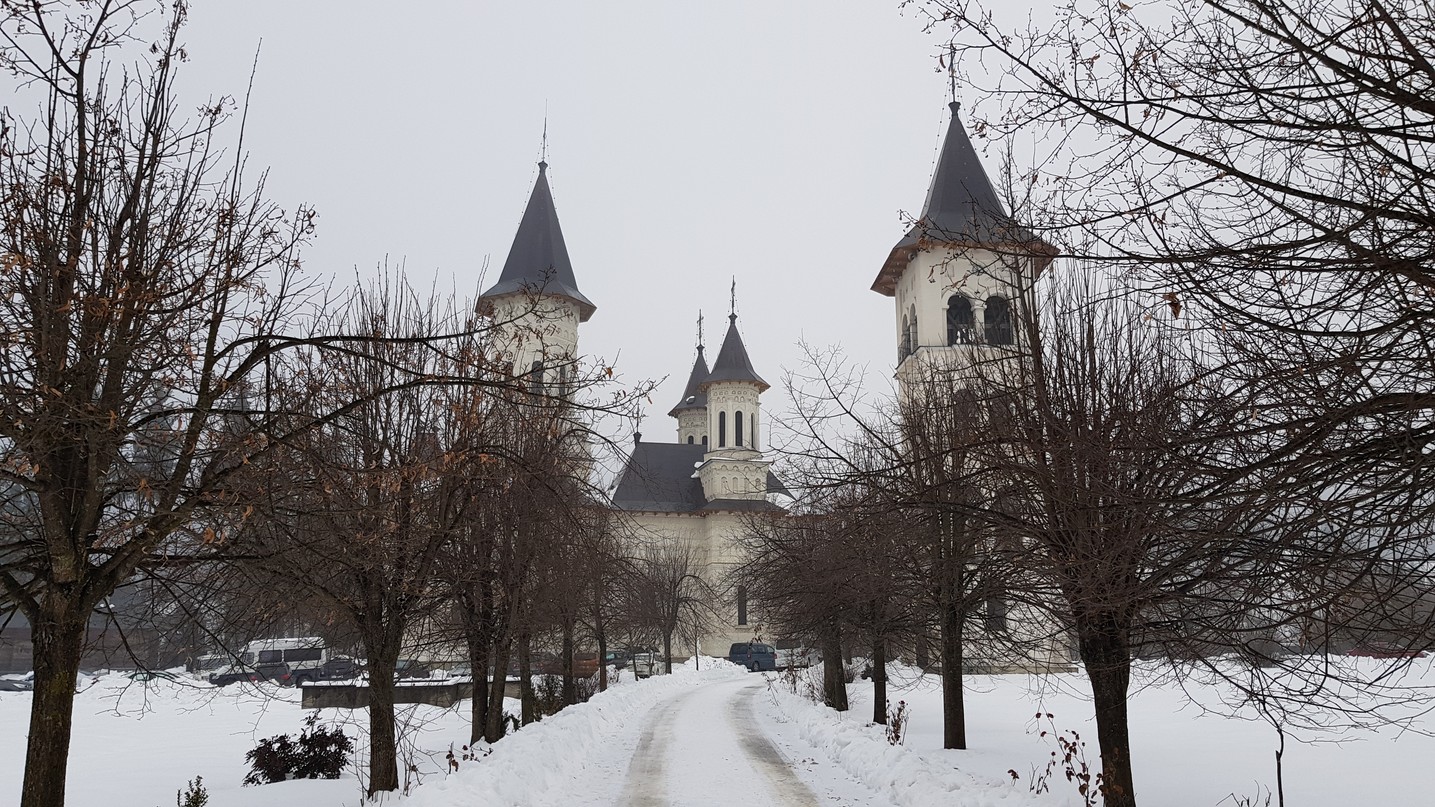 Hramul Parohiei Slătioara