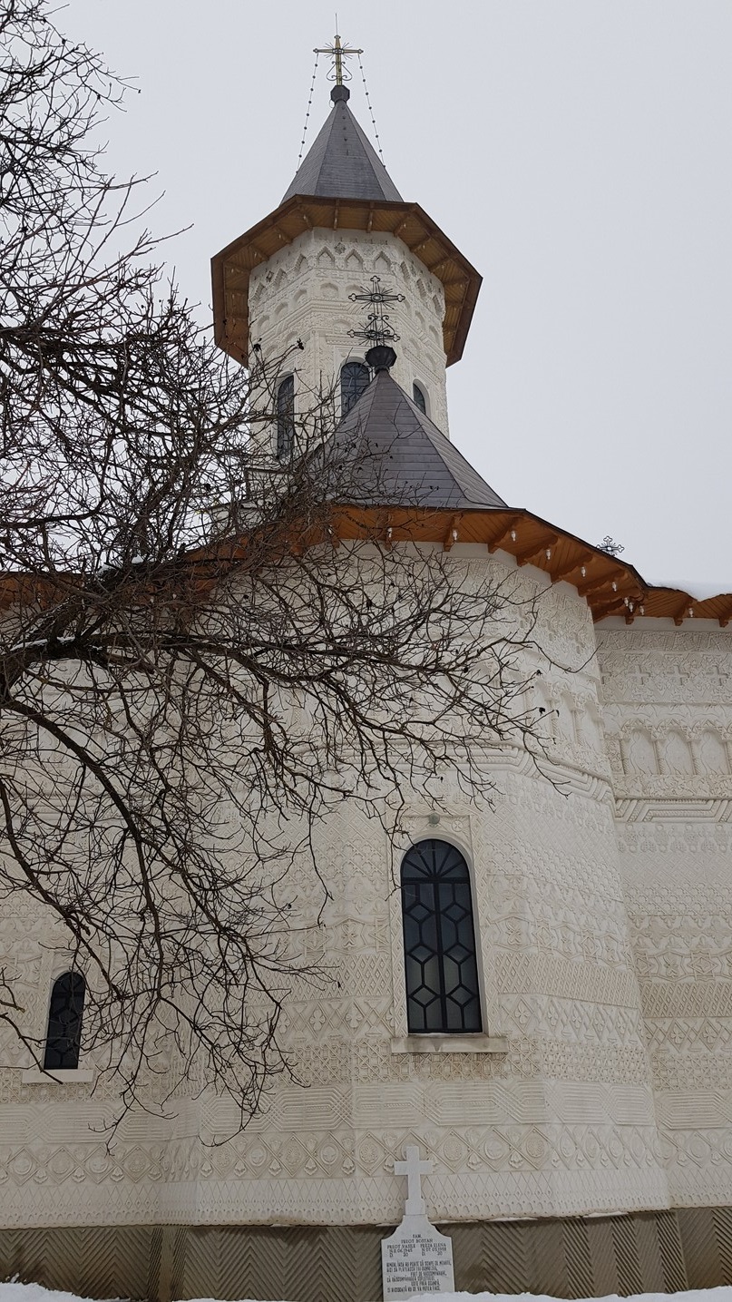 Hramul Parohiei Slătioara