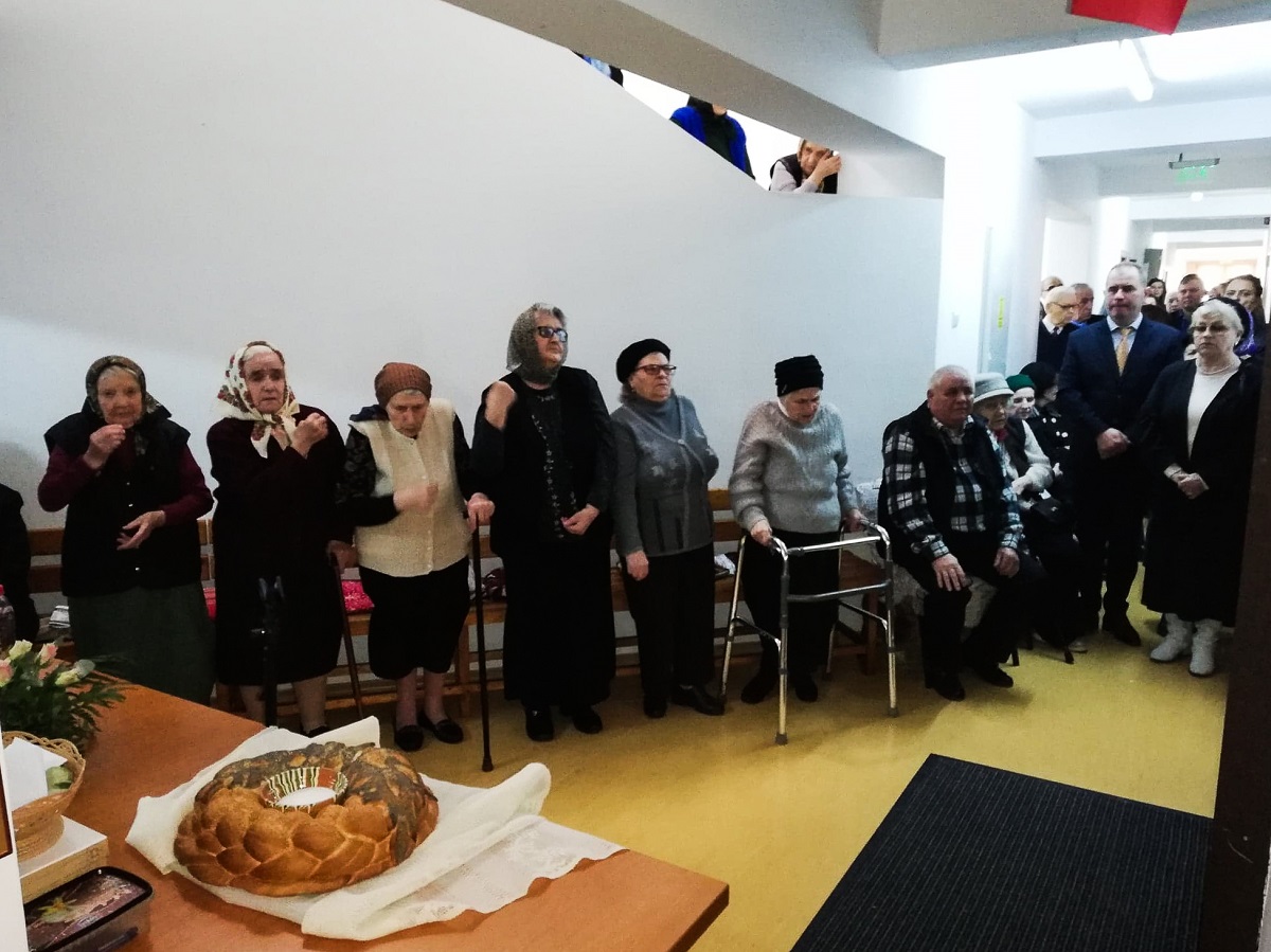 Foto: Lucian Ducan IPS Mitropolit Teofan, la Căminul de Pensionari „Sfânta Cuvioasă Parascheva” din Iași: „Dumnezeu poate să umple golul sufletesc din viața omului”