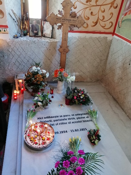 Veşnică pomenire părintelui Ioan Apetroaiei Veşnică pomenire părintelui Ioan Apetroaiei