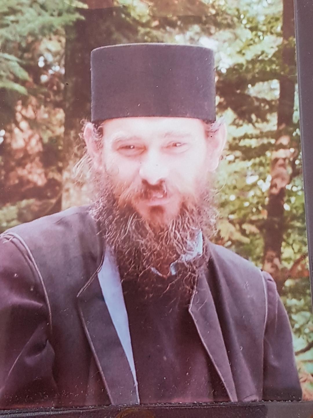 Un gând la crucea părintelui Damian de la Horaița