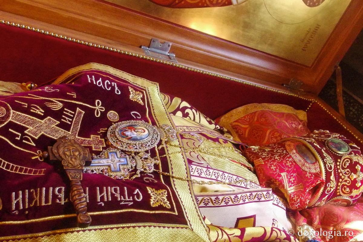 Moaștele Sfântului Ierarh Nicolae Velimirovici