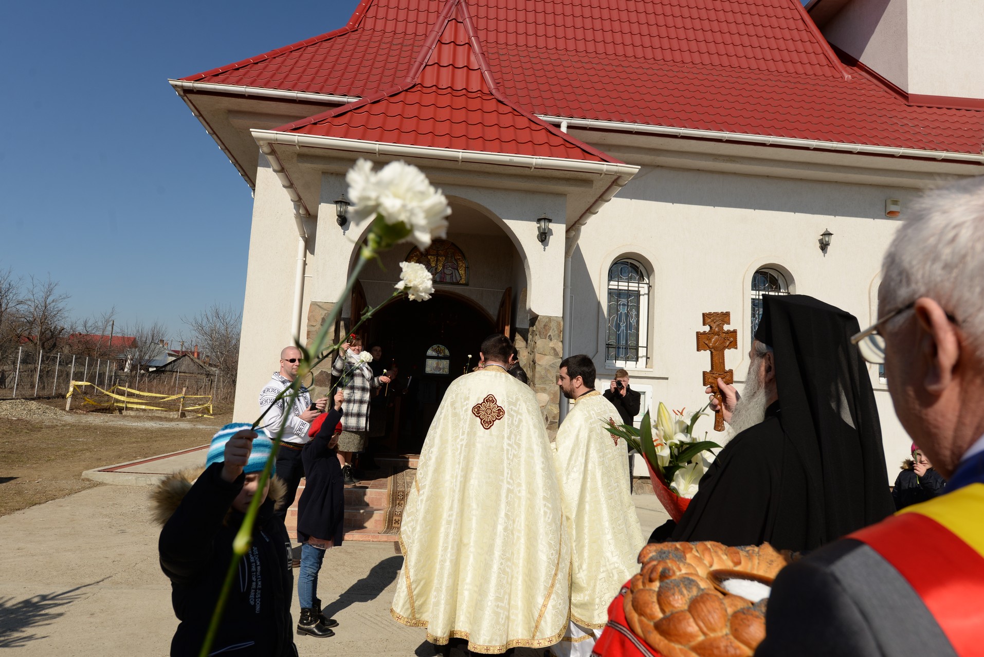 IPS Mitropolit Teofan a oficiat slujba Botezului pentru cel de-al șaptelea copil al preotului Ionuț Alexandru Figher