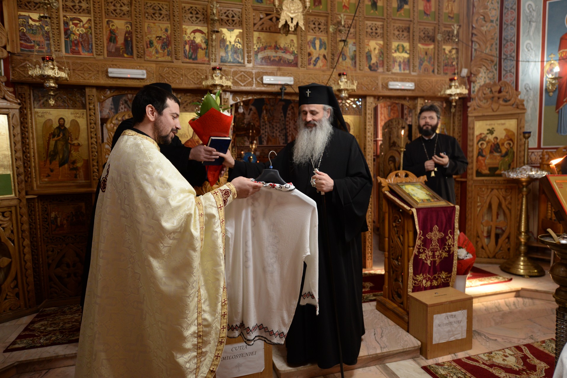 IPS Mitropolit Teofan a oficiat slujba Botezului pentru cel de-al șaptelea copil al preotului Ionuț Alexandru Figher