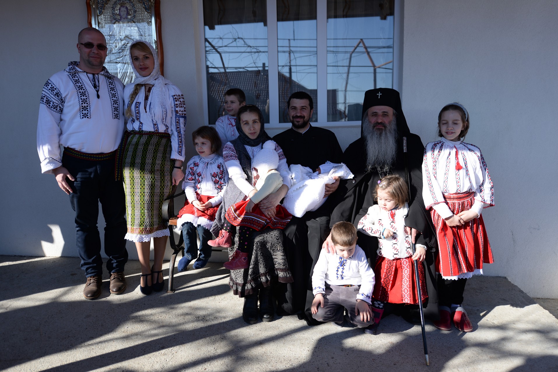 IPS Mitropolit Teofan a oficiat slujba Botezului pentru cel de-al șaptelea copil al preotului Ionuț Alexandru Figher