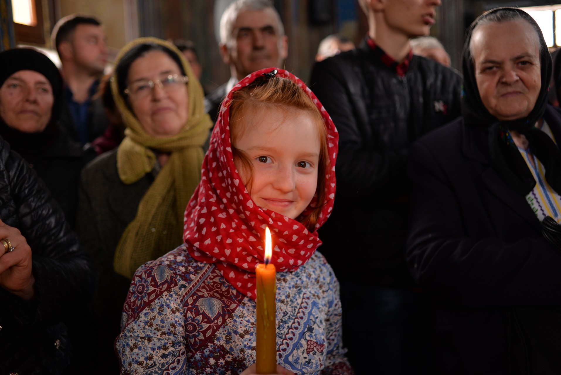 Vizite arhierești în Protopopiatul Hârlău. Al șaptelea copil al preotului Ionuț Găină a primit Taina Botezului