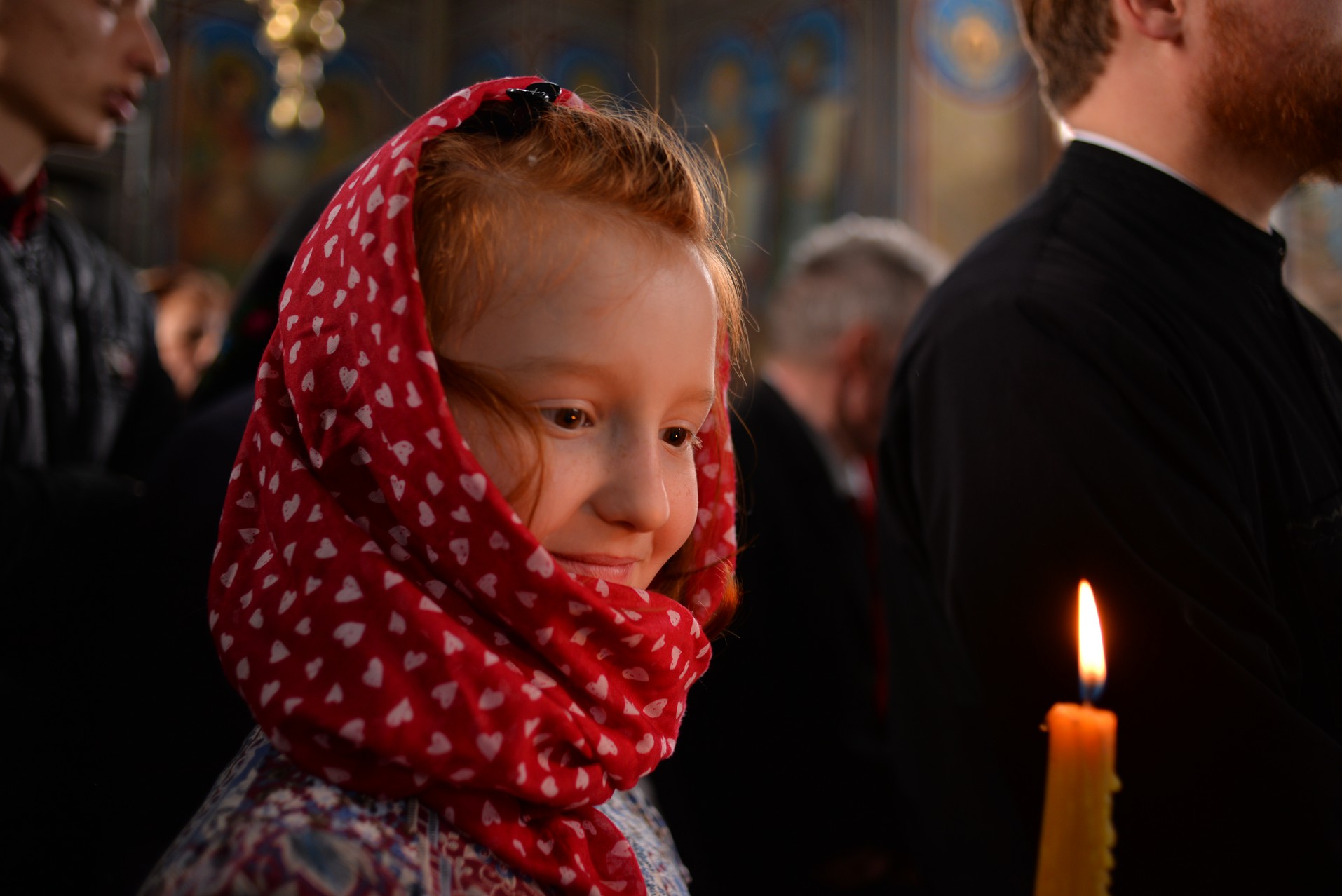 Vizite arhierești în Protopopiatul Hârlău. Al șaptelea copil al preotului Ionuț Găină a primit Taina Botezului