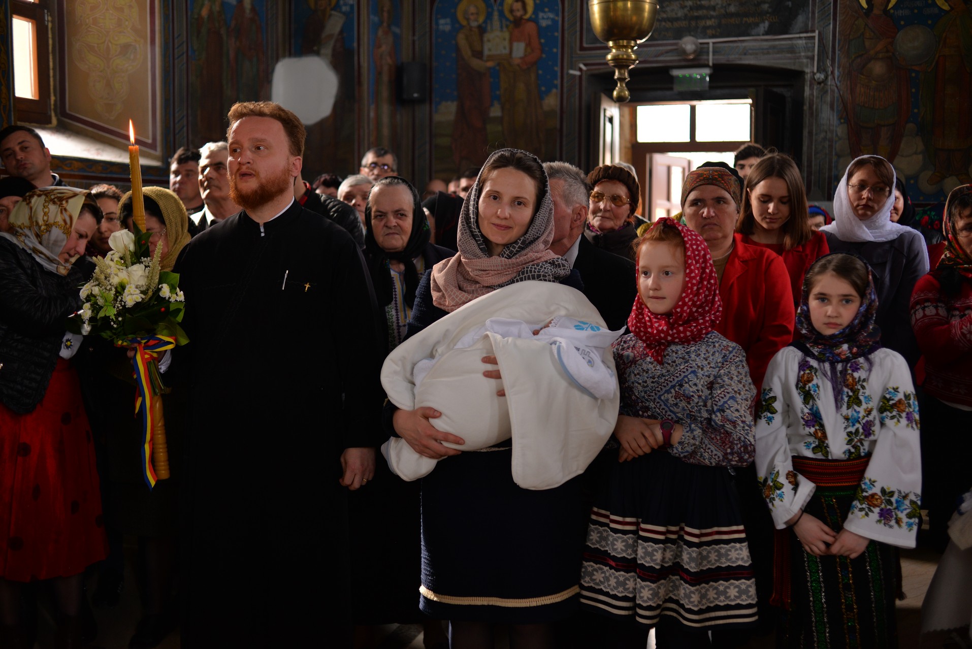 Vizite arhierești în Protopopiatul Hârlău. Al șaptelea copil al preotului Ionuț Găină a primit Taina Botezului