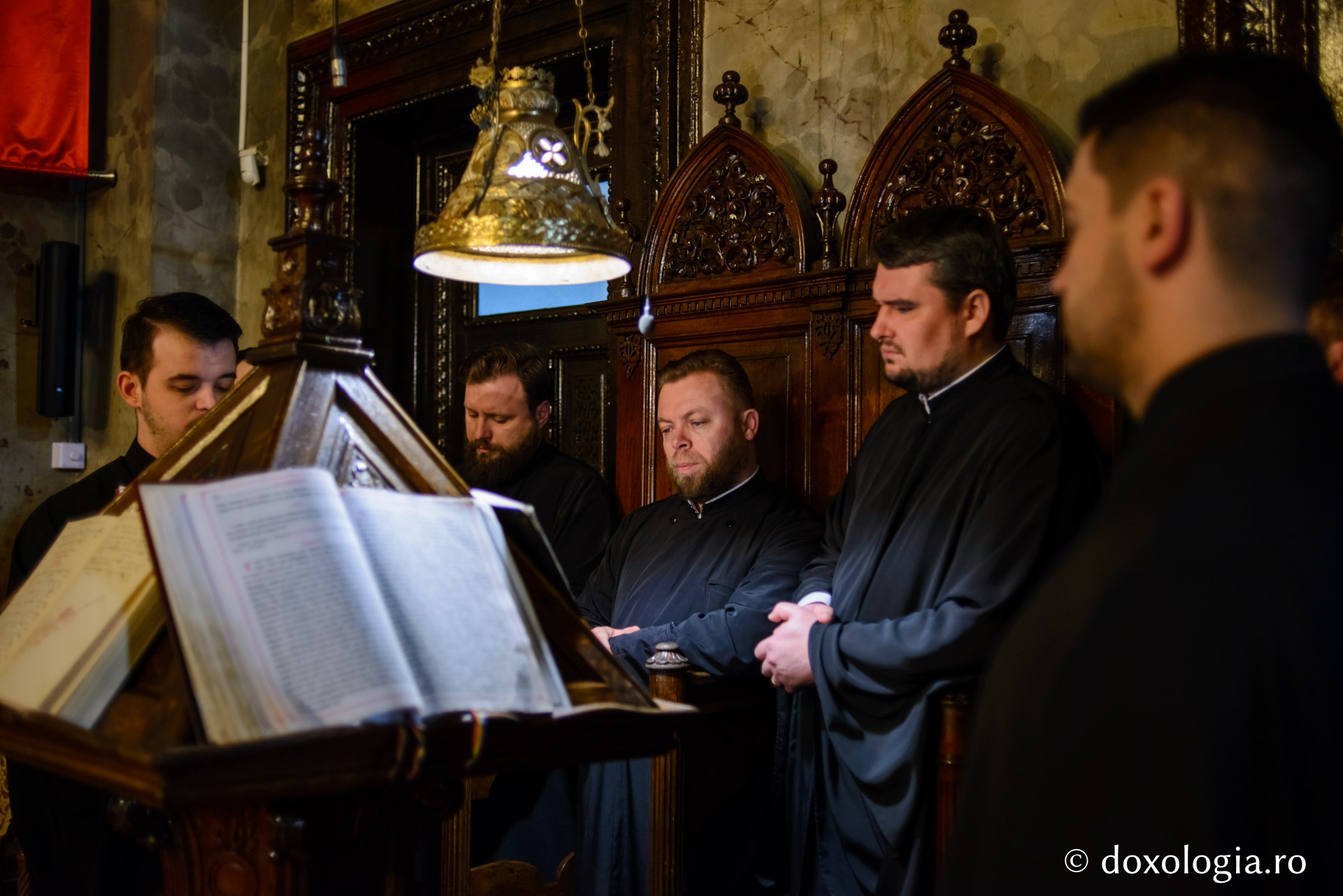 Sute de ieșeni s-au rugat la Catedrala Mitropolitană în cea de-a doua zi a Postului Mare