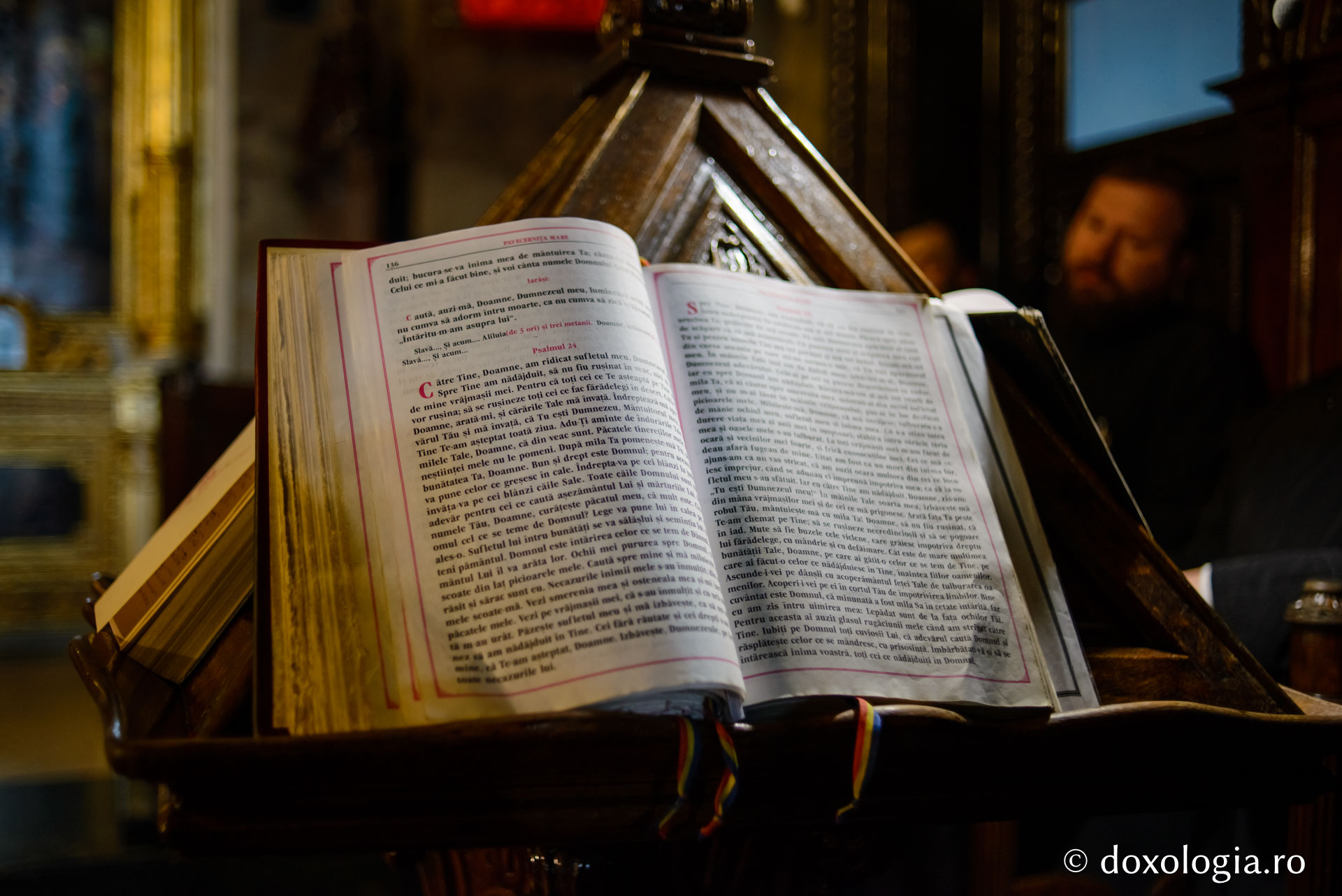 Sute de ieșeni s-au rugat la Catedrala Mitropolitană în cea de-a doua zi a Postului Mare