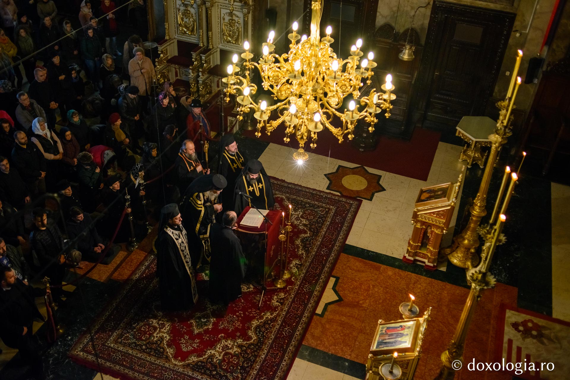 Sute de ieșeni s-au rugat la Catedrala Mitropolitană în cea de-a doua zi a Postului Mare