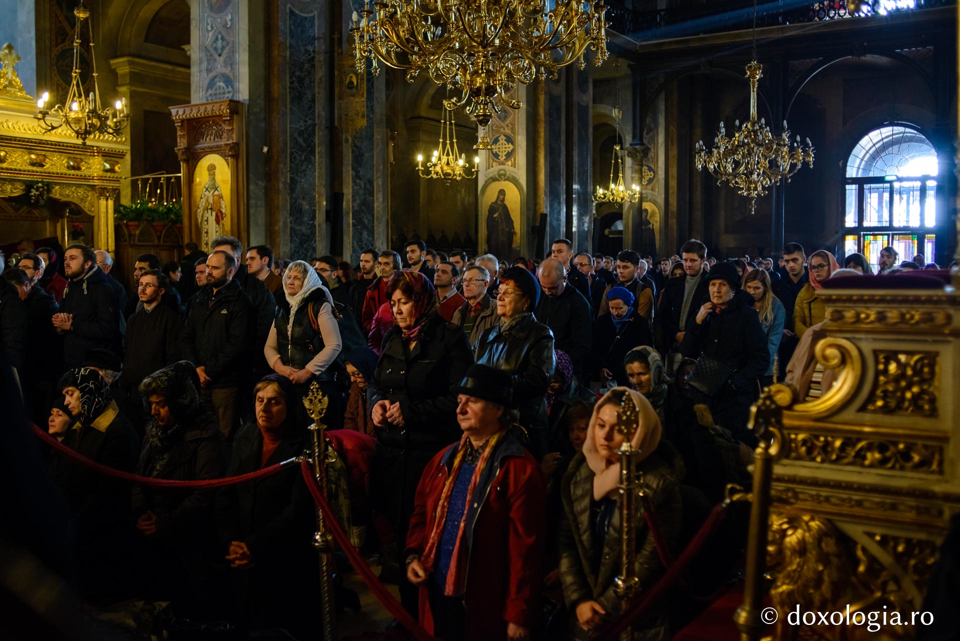 Sute de ieșeni s-au rugat la Catedrala Mitropolitană în cea de-a doua zi a Postului Mare