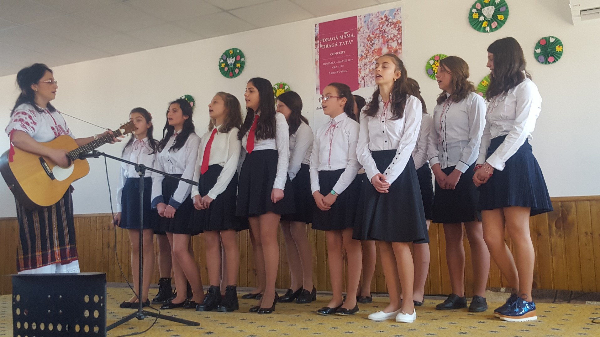 Concertul „Dragă mamă, dragă tată”, în Parohia Cozmeşti