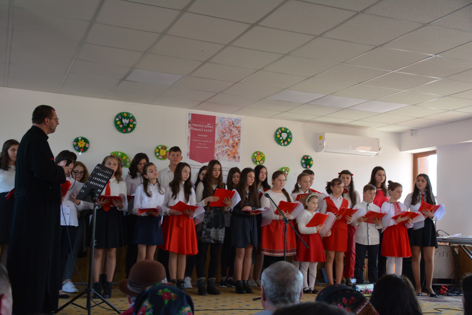 Concertul „Dragă mamă, dragă tată”, în Parohia Cozmeşti