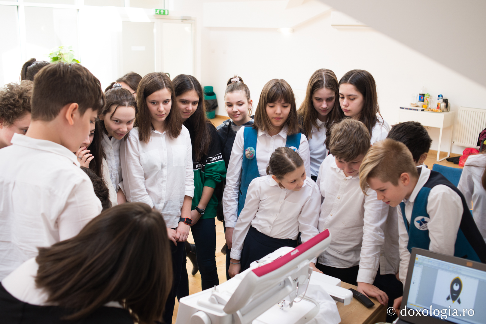 Foto: Bogdan Bulgariu Broderie computerizată – un proiect inedit pentru elevii de gimnaziu și de liceu