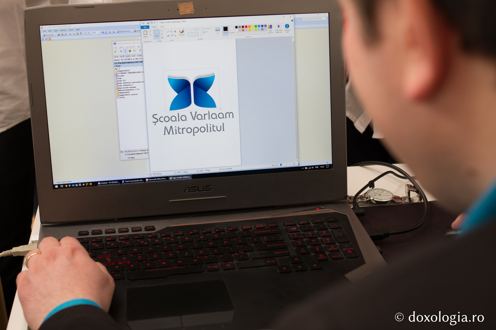 Foto: Bogdan Bulgariu Broderie computerizată – un proiect inedit pentru elevii de gimnaziu și de liceu