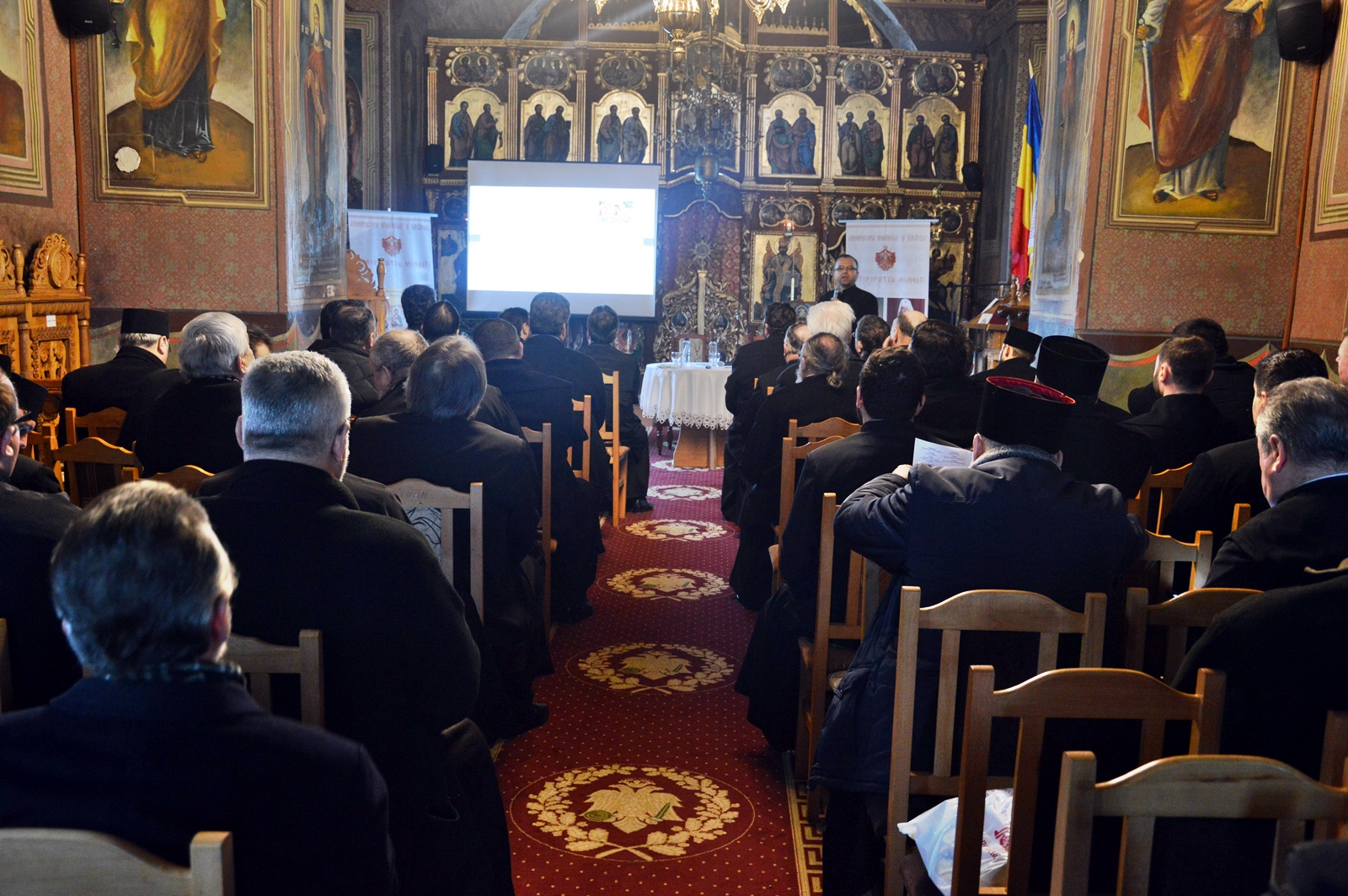 Întruniri preoțești în trei protopiate ale Eparhiei Romanului și Bacăului