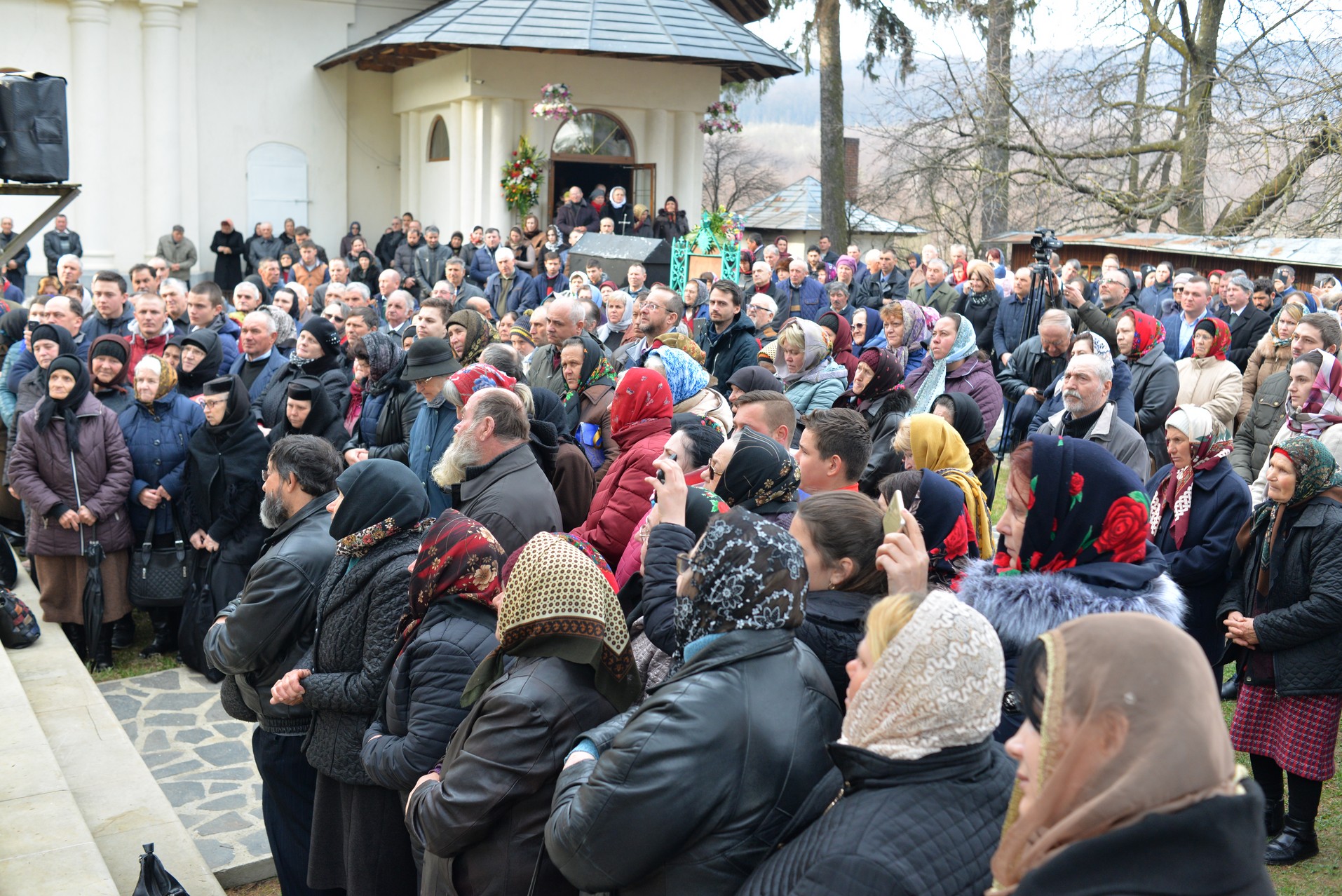 Hram la Sihăstria Voronei:„Pentru a ne cuprinde bucuria Duhului Sfânt, ne este necesară smerenia Maicii Domnului”