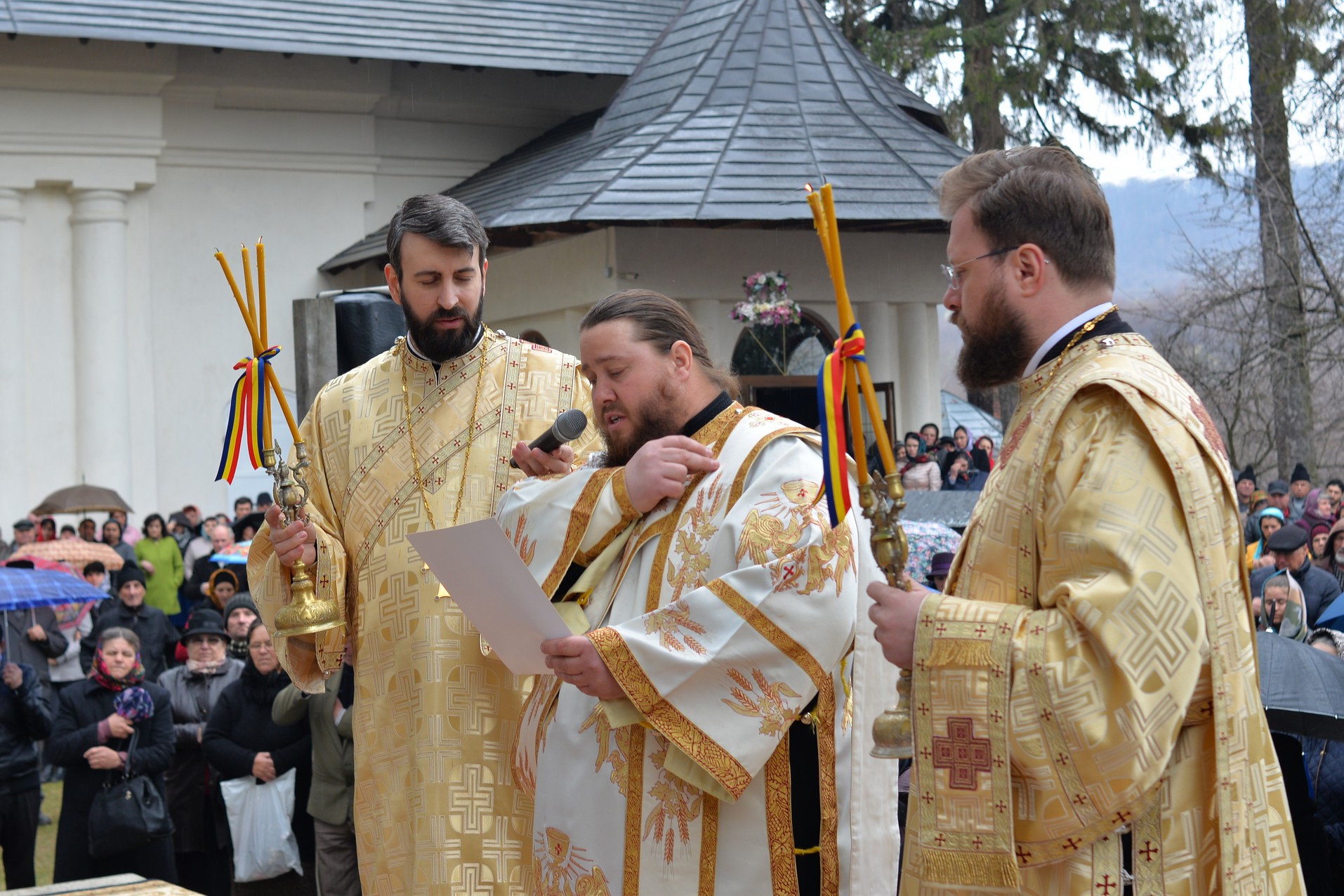 Hram la Sihăstria Voronei:„Pentru a ne cuprinde bucuria Duhului Sfânt, ne este necesară smerenia Maicii Domnului”