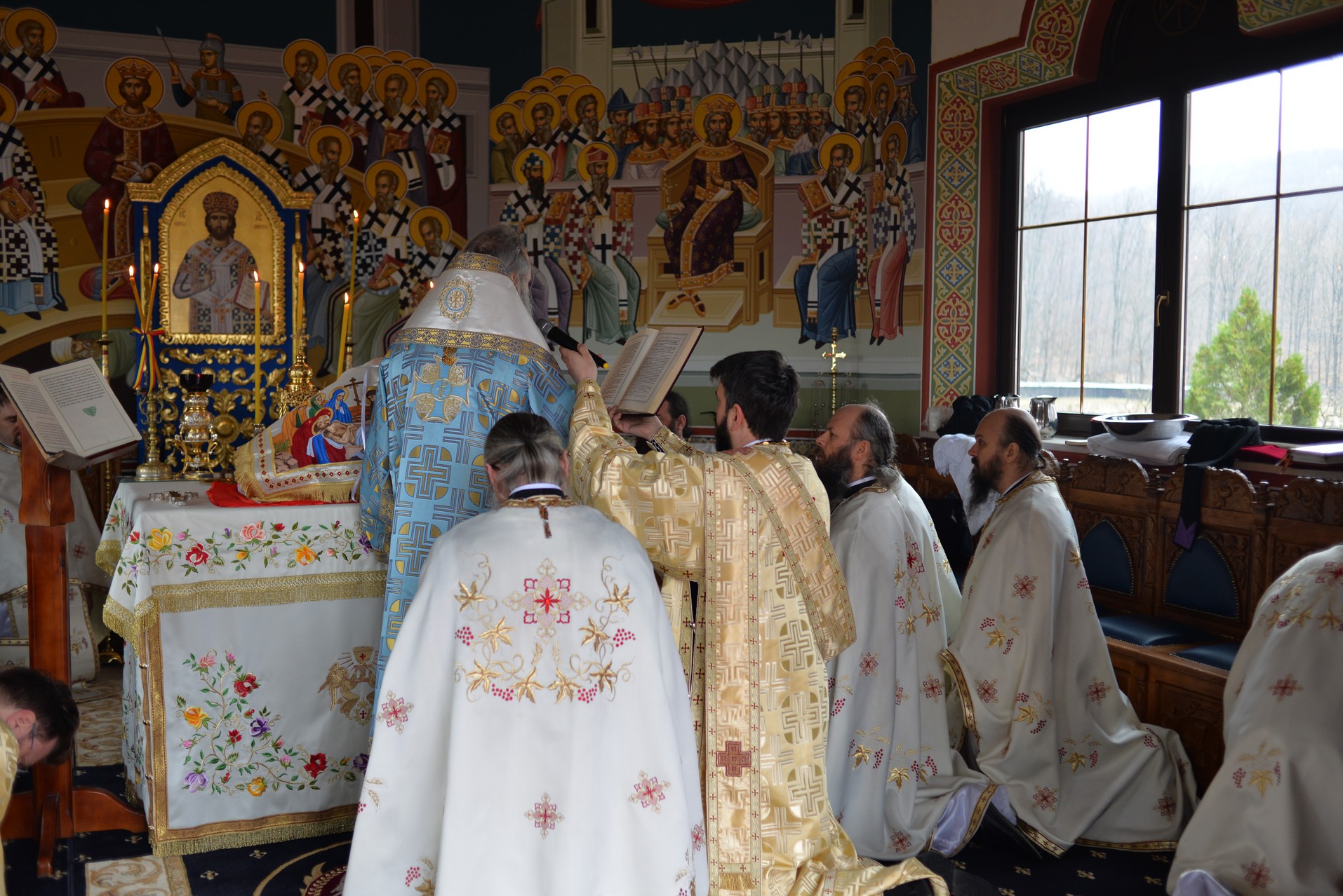 Hram la Sihăstria Voronei:„Pentru a ne cuprinde bucuria Duhului Sfânt, ne este necesară smerenia Maicii Domnului”