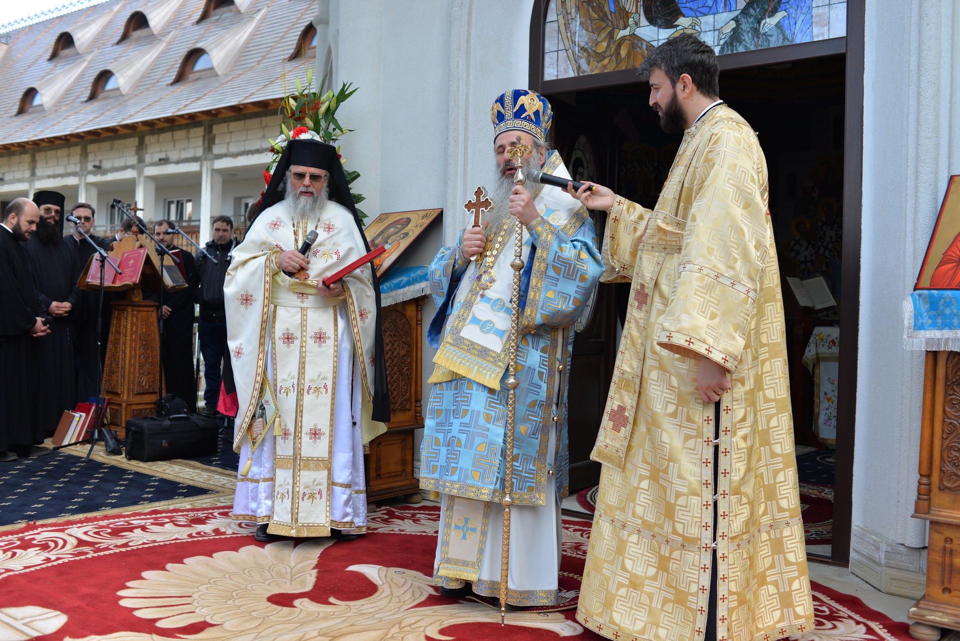 Hram la Sihăstria Voronei:„Pentru a ne cuprinde bucuria Duhului Sfânt, ne este necesară smerenia Maicii Domnului”