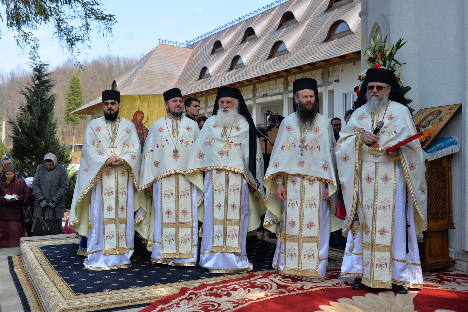 Hram la Sihăstria Voronei:„Pentru a ne cuprinde bucuria Duhului Sfânt, ne este necesară smerenia Maicii Domnului”