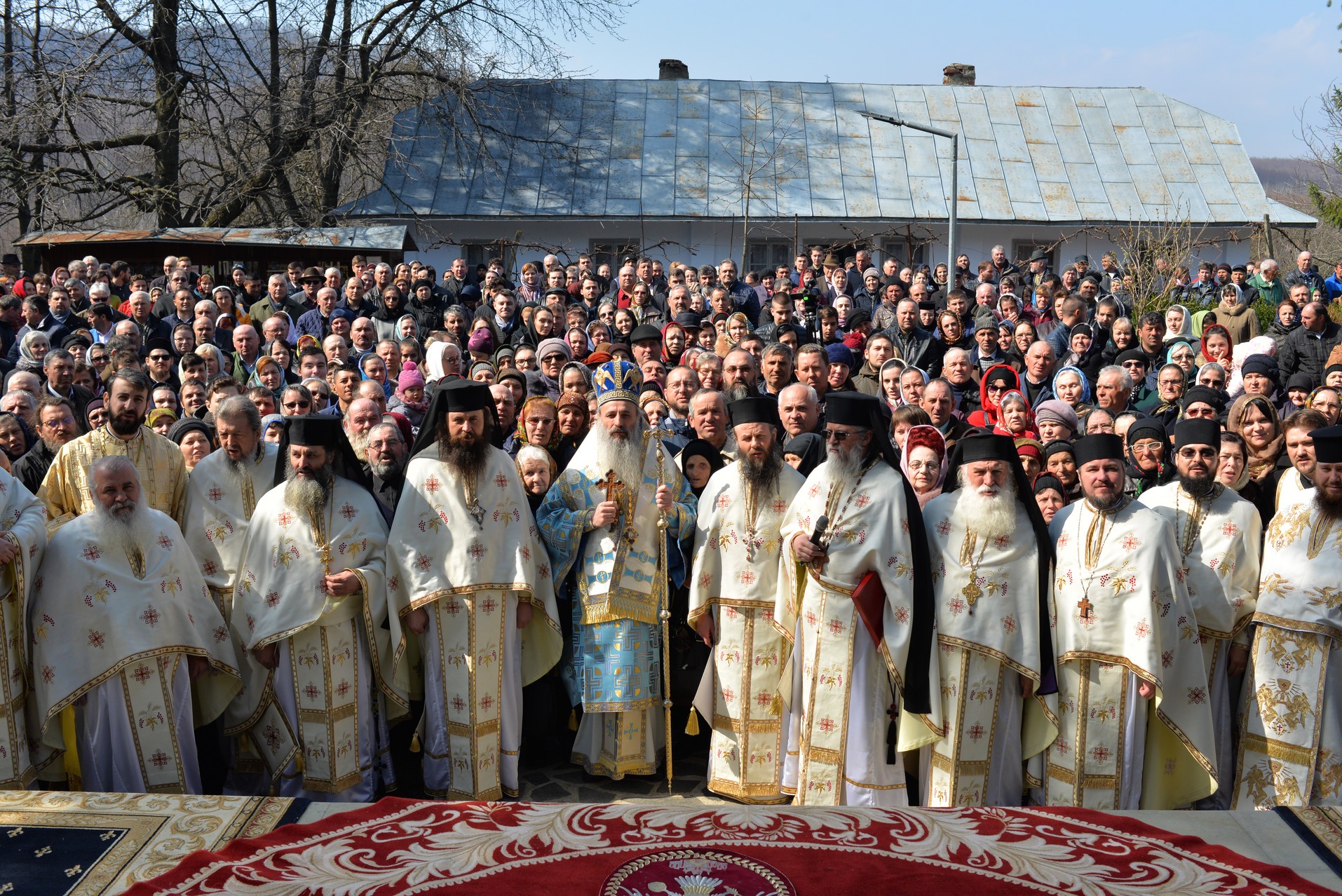 Hram la Sihăstria Voronei:„Pentru a ne cuprinde bucuria Duhului Sfânt, ne este necesară smerenia Maicii Domnului”