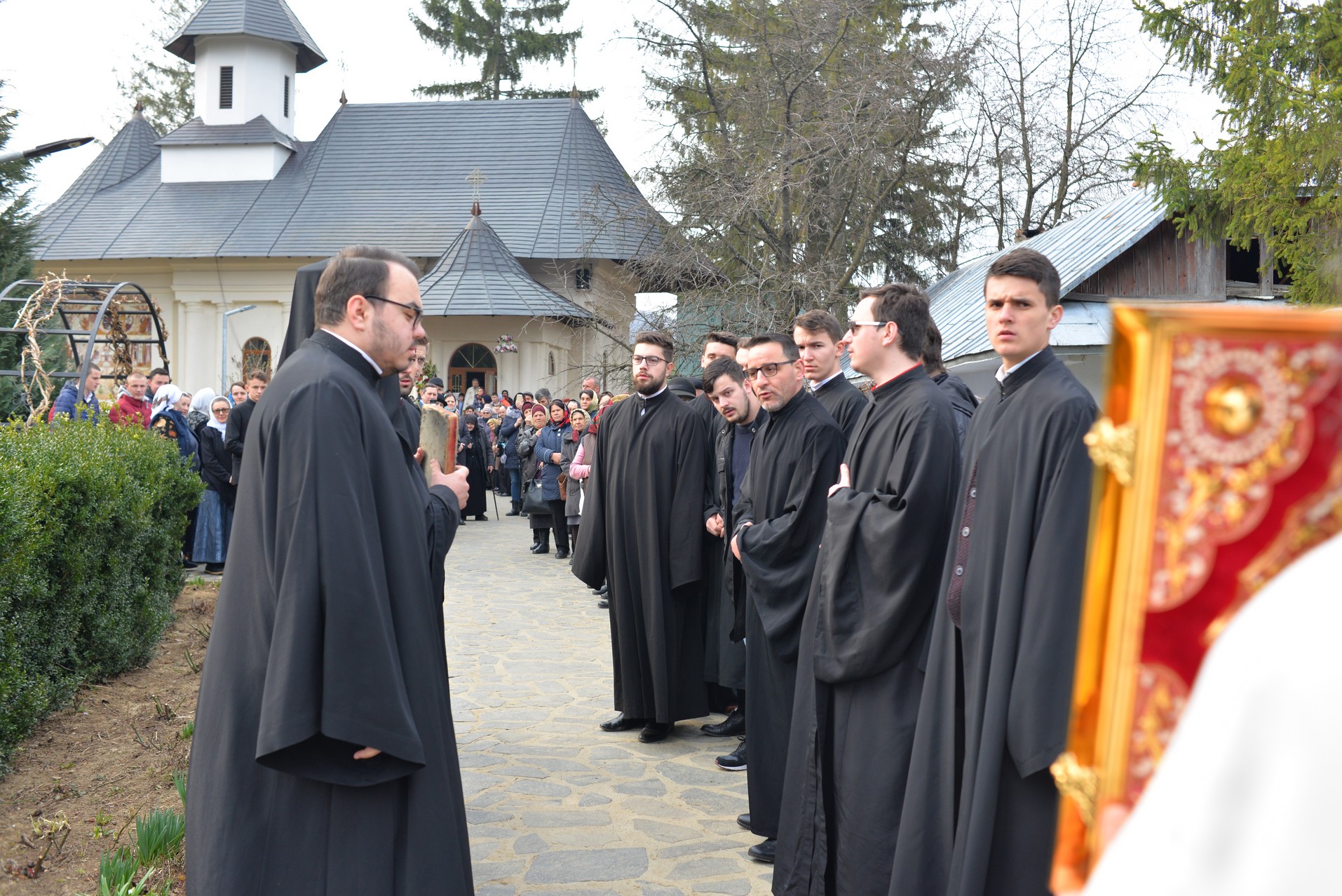 Hram la Sihăstria Voronei:„Pentru a ne cuprinde bucuria Duhului Sfânt, ne este necesară smerenia Maicii Domnului”