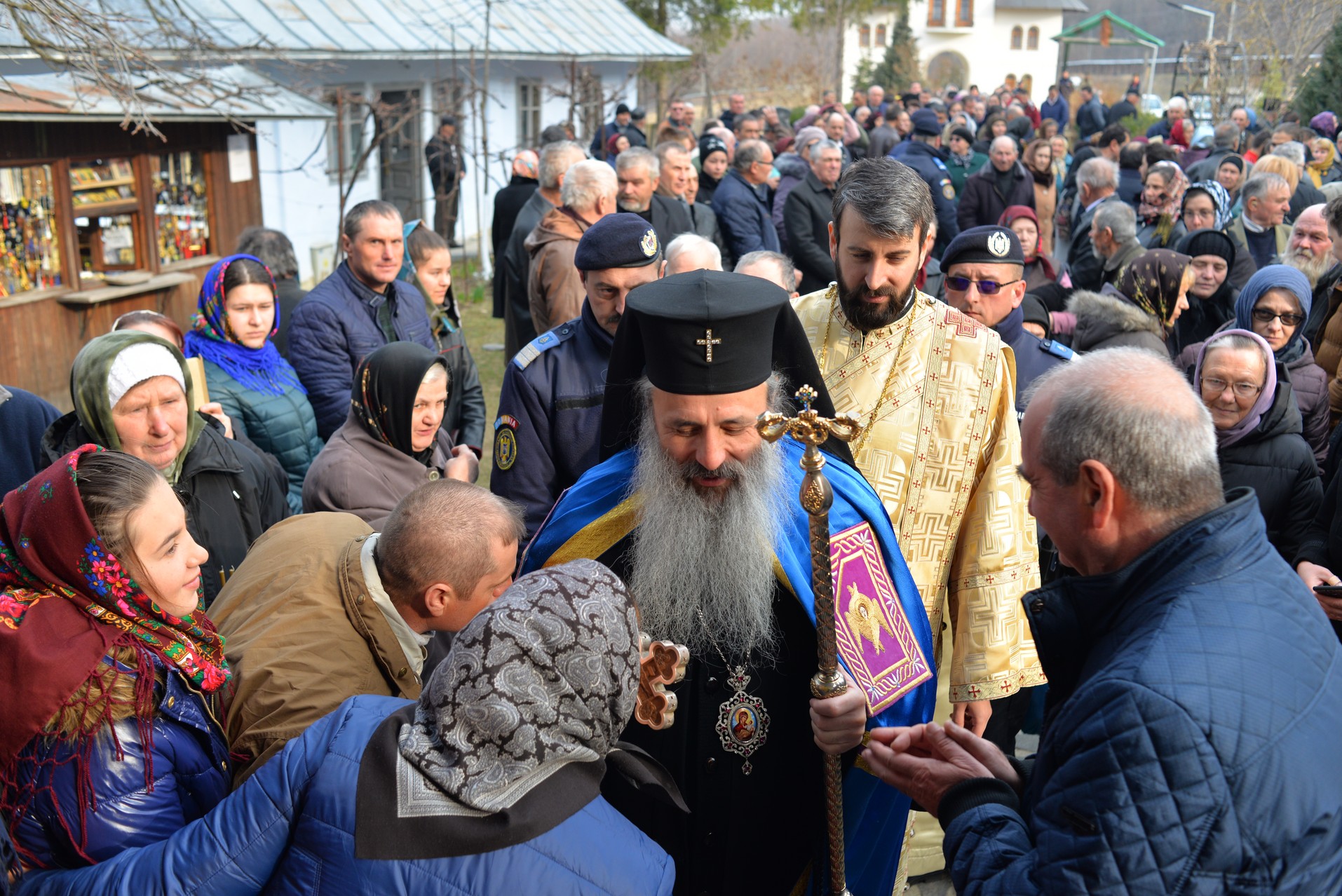 Hram la Sihăstria Voronei:„Pentru a ne cuprinde bucuria Duhului Sfânt, ne este necesară smerenia Maicii Domnului”