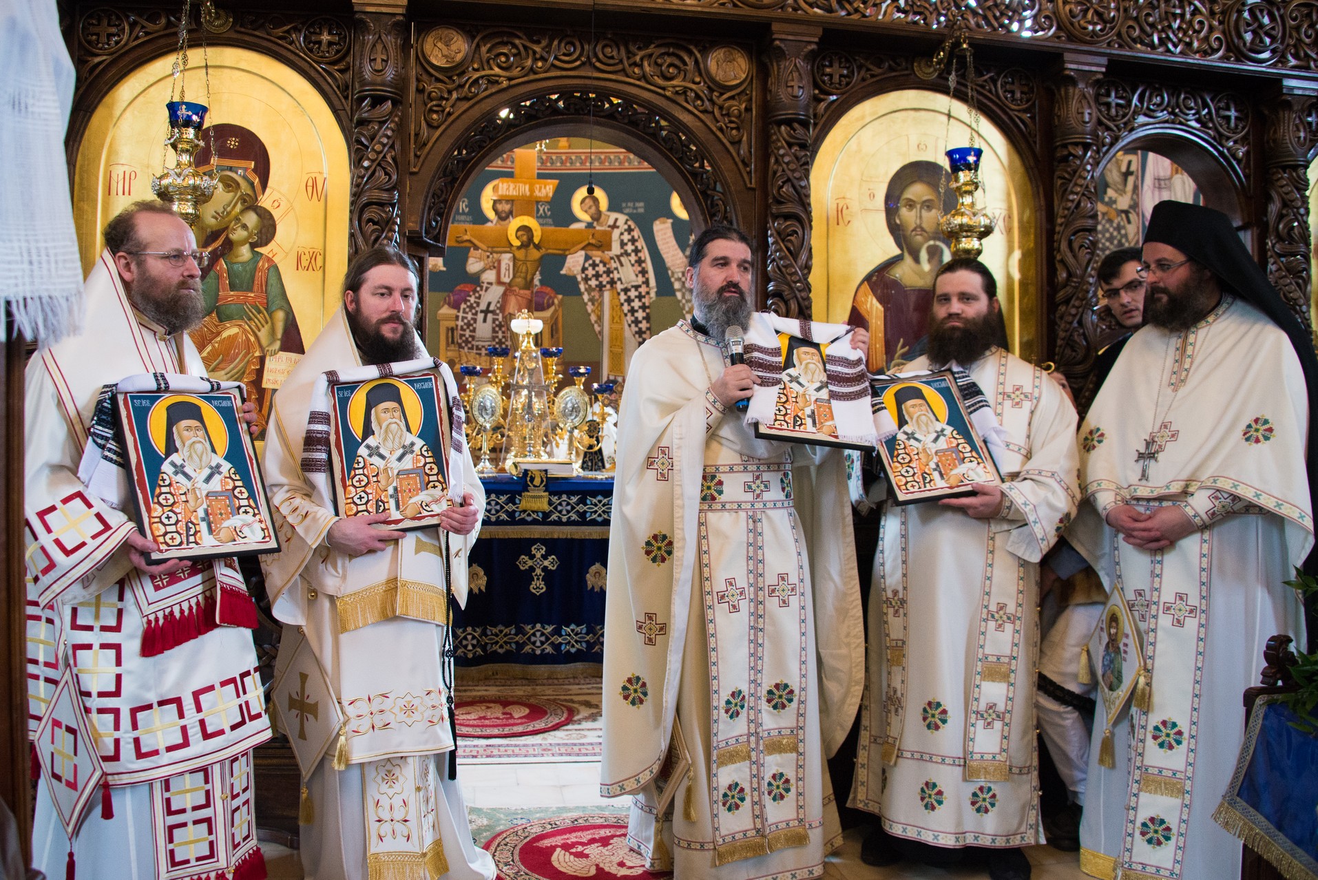 (Foto) Hramul Bunei Vestiri la Sihăstria Putnei. Sfântul Ierarh Nectarie, oaspete de seamă și împreună-rugător