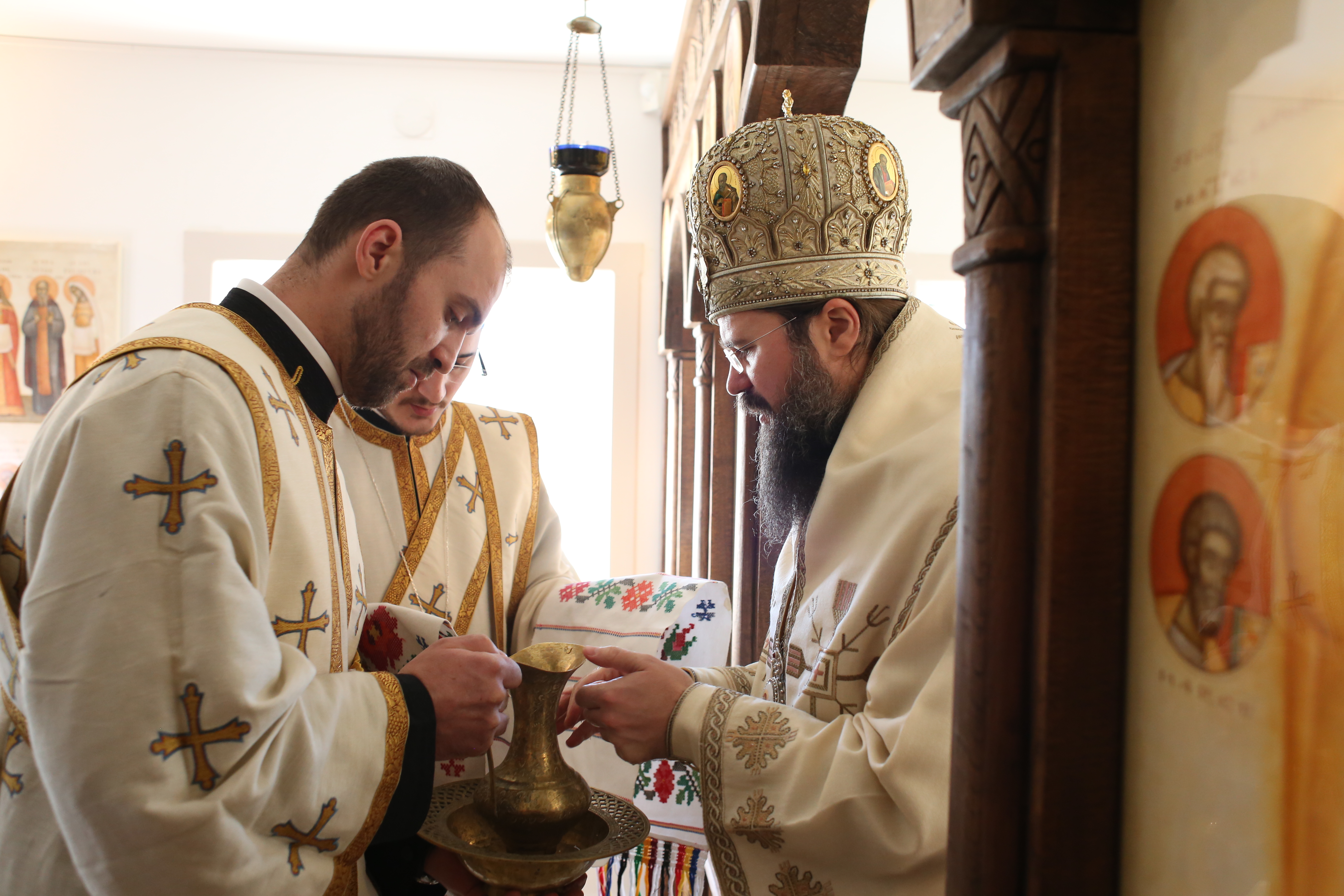 PS Macarie: „Vine ceasul când măștile vor cădea și adevărul va ieși la iveală”