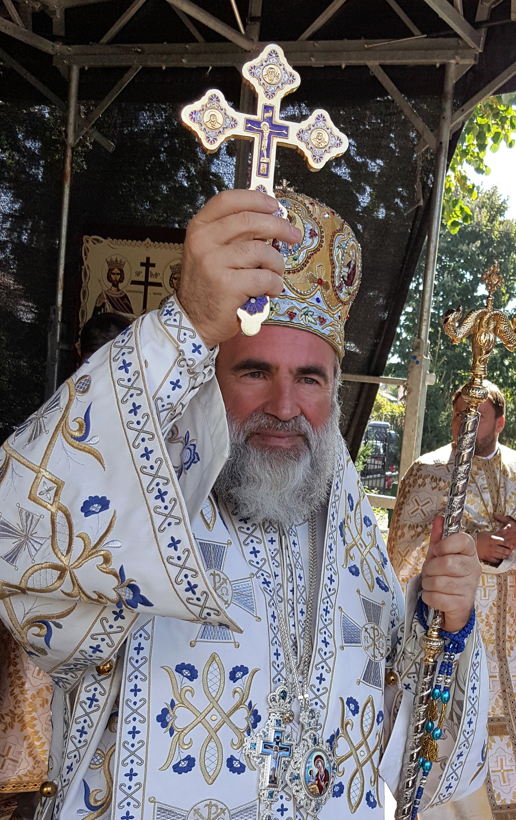 Un astfel de arhiereu se cuvenea să aveţi!