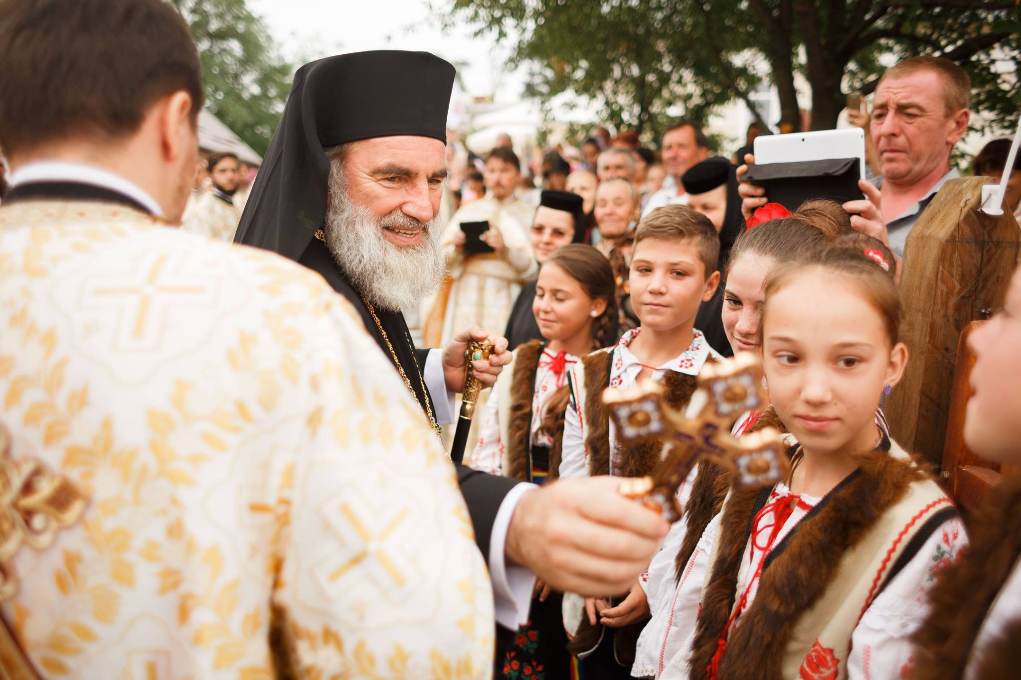 Un astfel de arhiereu se cuvenea să aveţi!