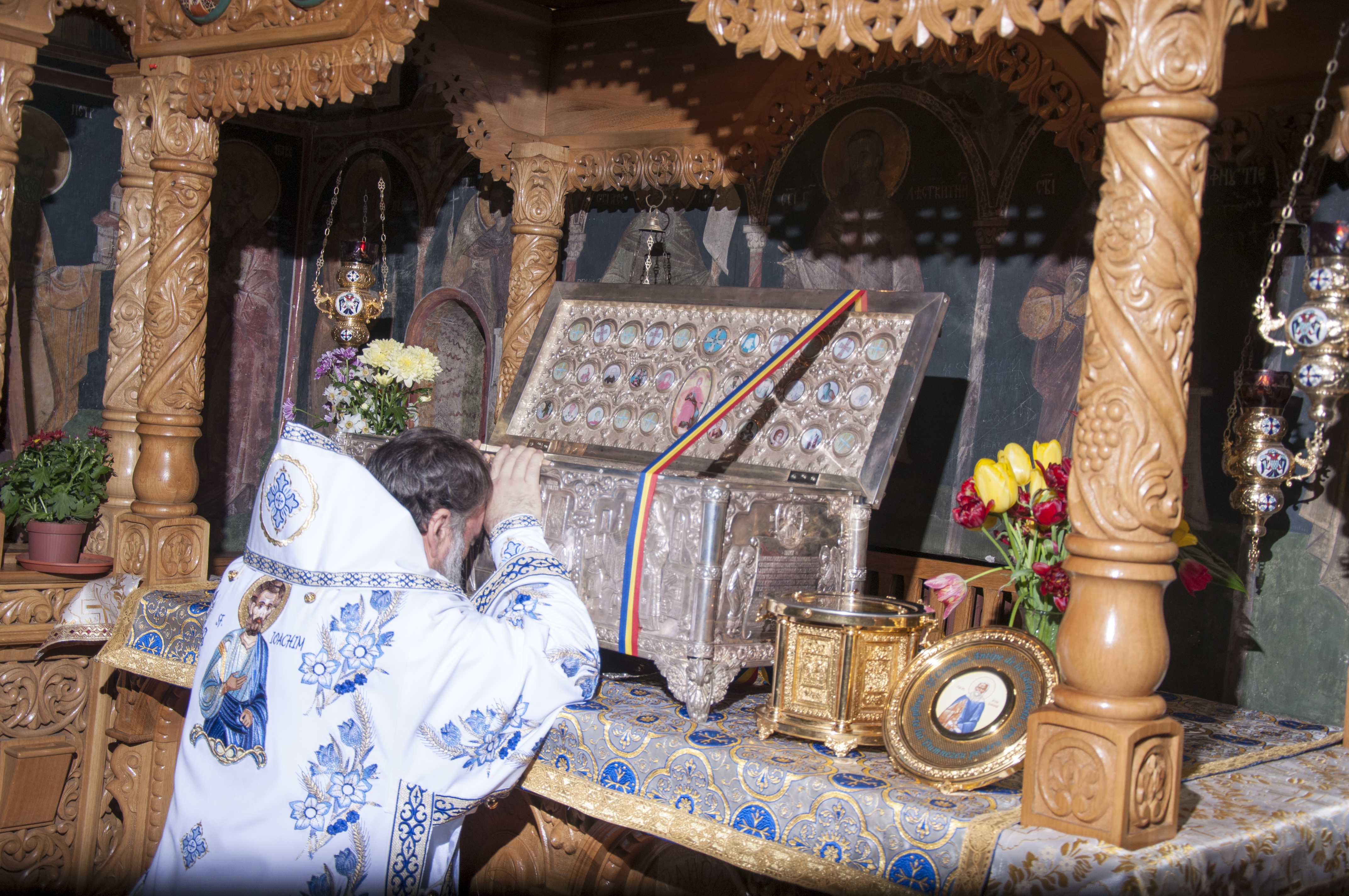 Un astfel de arhiereu se cuvenea să aveţi!