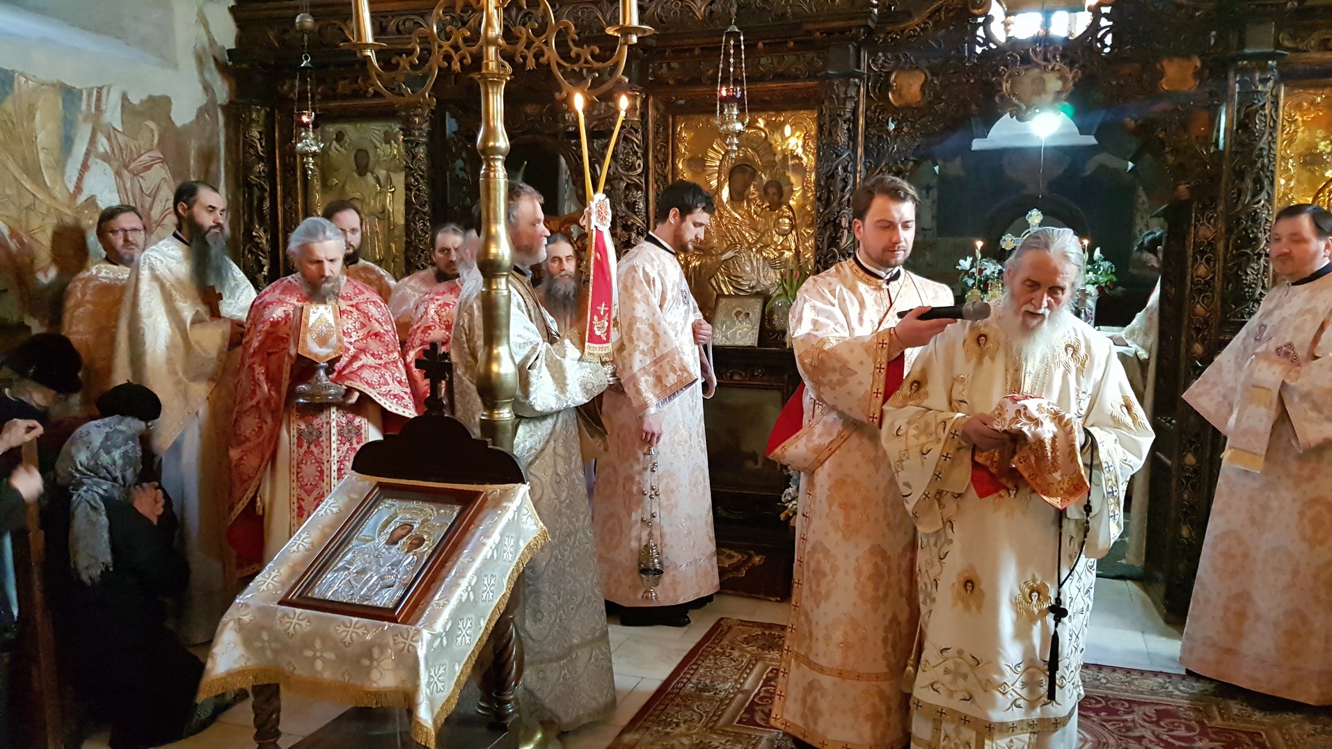 „Mândria depărtează pe om de Dumnezeu şi pe om de celălalt om”