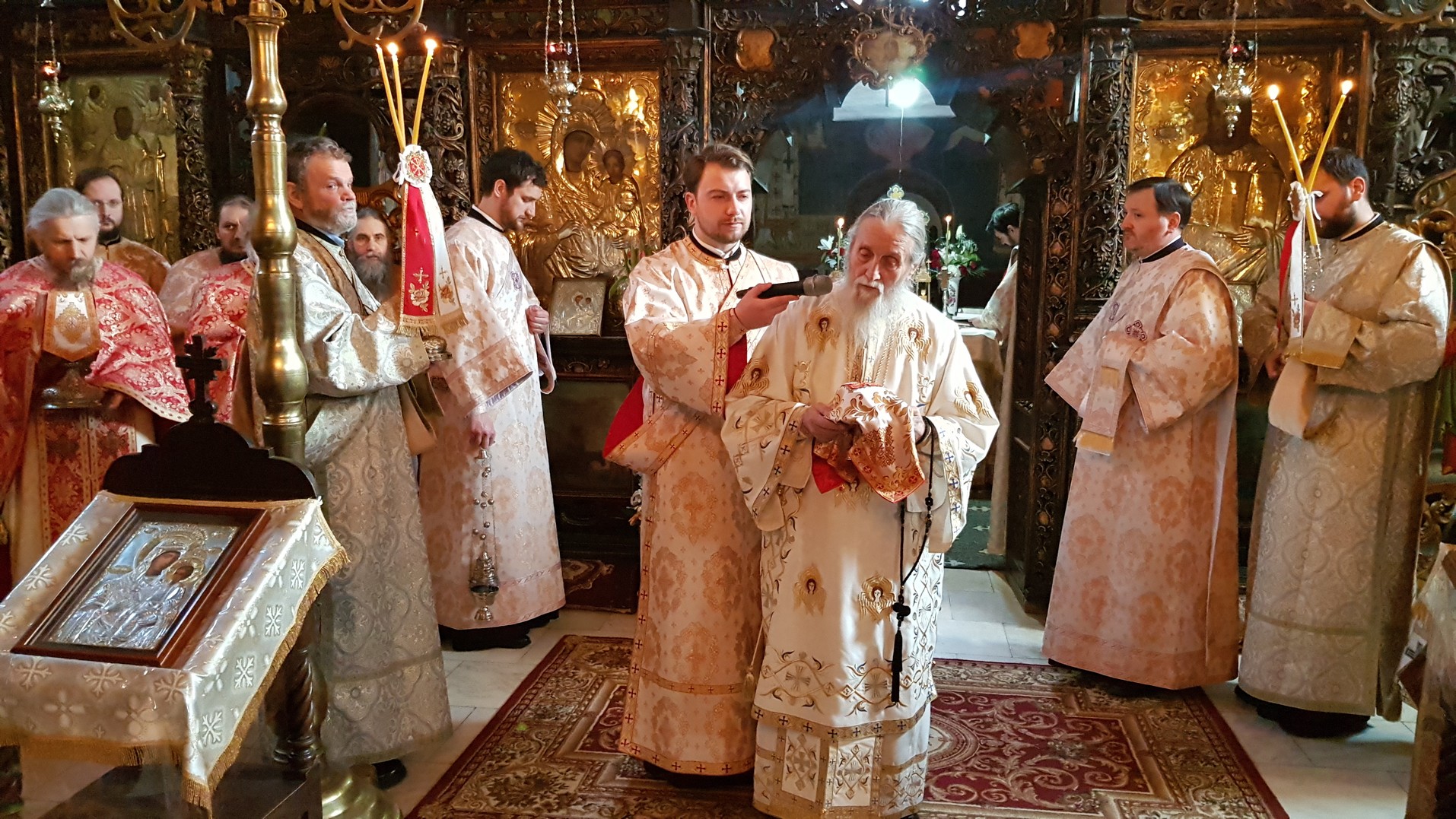 „Mândria depărtează pe om de Dumnezeu şi pe om de celălalt om”