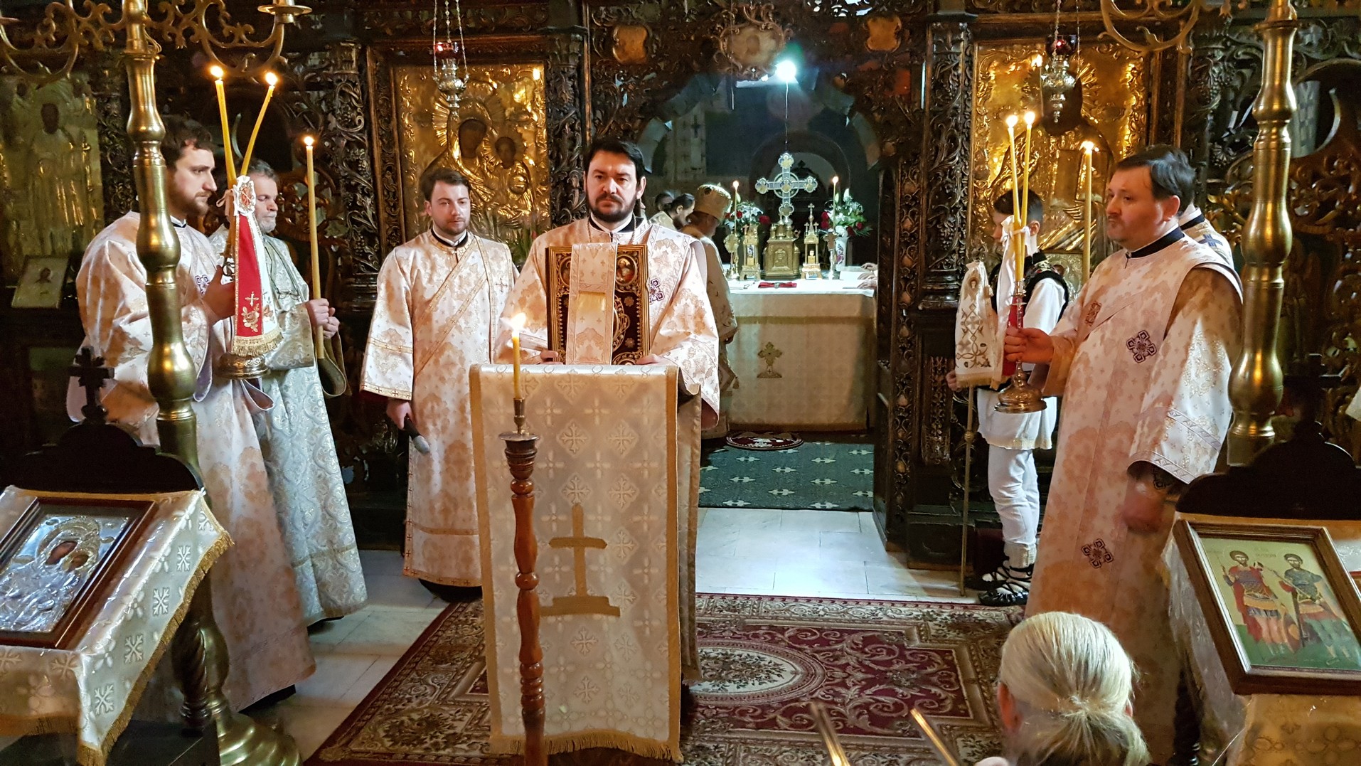 „Mândria depărtează pe om de Dumnezeu şi pe om de celălalt om”