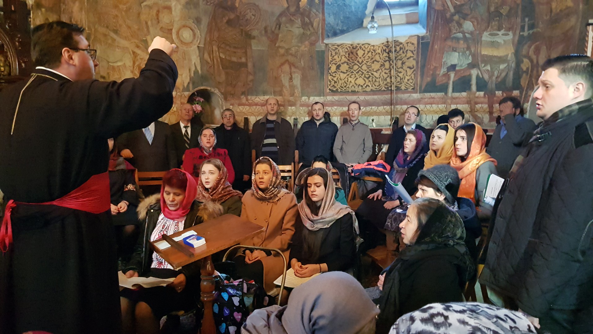 „Mândria depărtează pe om de Dumnezeu şi pe om de celălalt om”