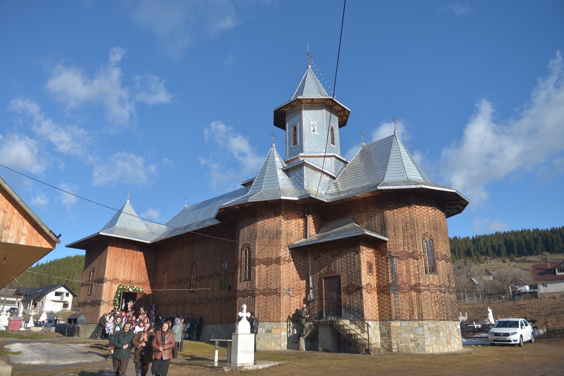 Liturghie arhierească și sfințire de casă parohială la Boboiești: „Fără taina postului nu poate fi concepută viața creștină”