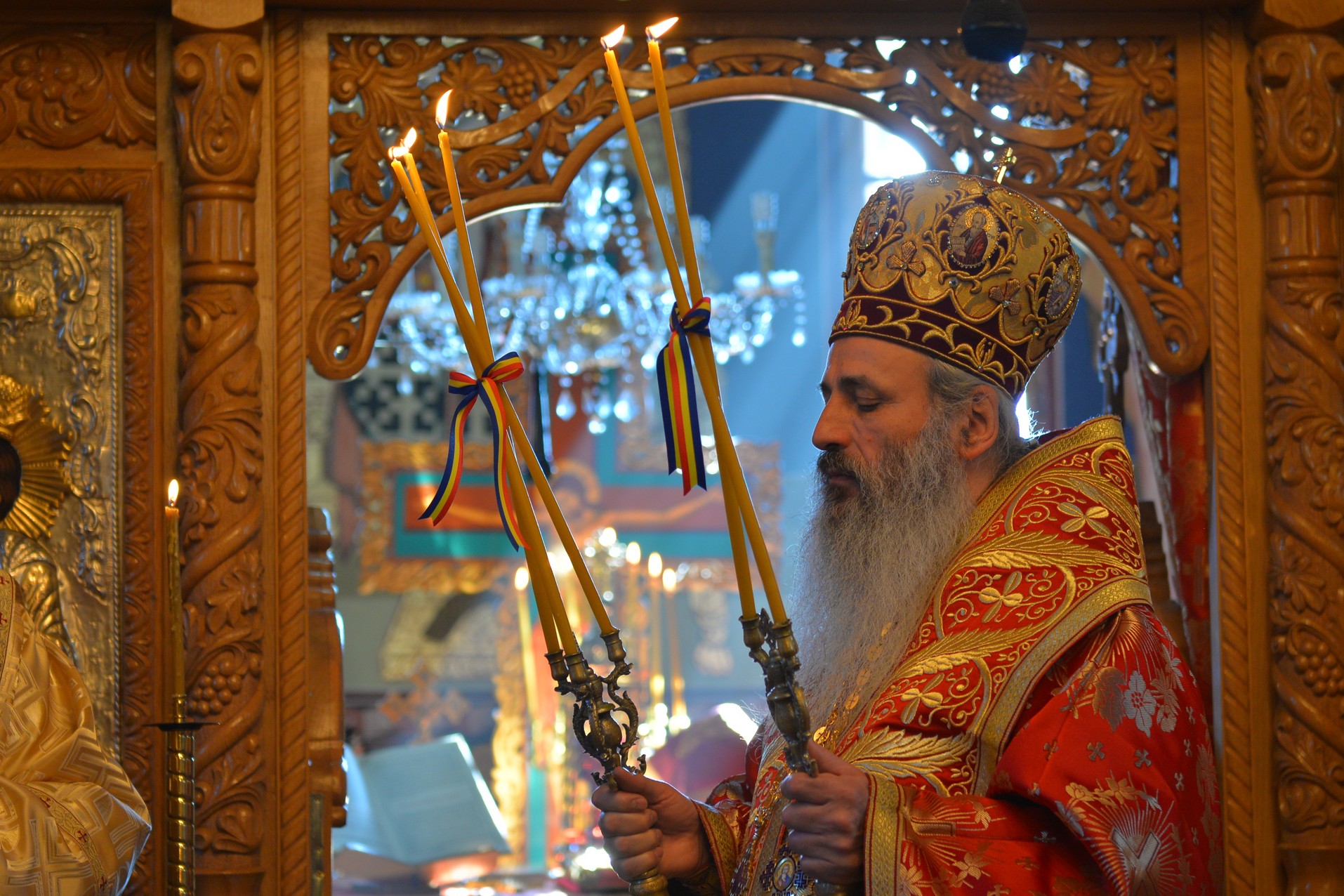 Liturghie arhierească și sfințire de casă parohială la Boboiești: „Fără taina postului nu poate fi concepută viața creștină”