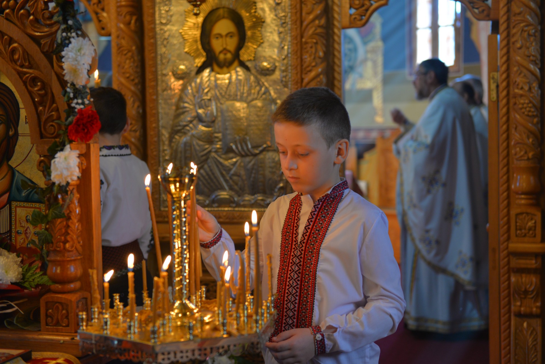 Liturghie arhierească și sfințire de casă parohială la Boboiești: „Fără taina postului nu poate fi concepută viața creștină”