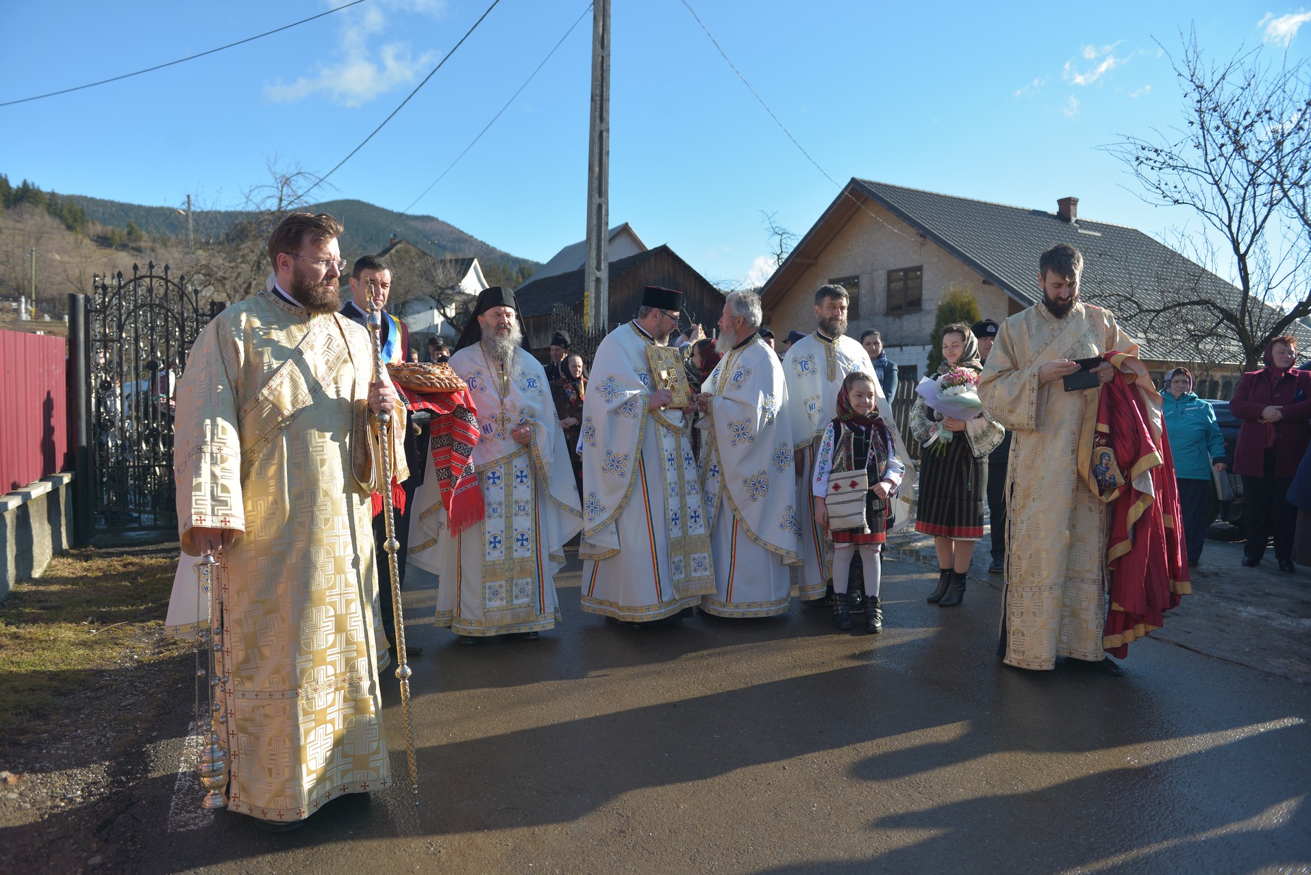 Liturghie arhierească și sfințire de casă parohială la Boboiești: „Fără taina postului nu poate fi concepută viața creștină”