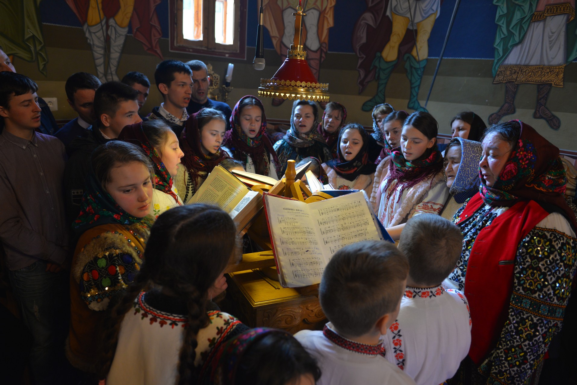 Liturghie arhierească și sfințire de casă parohială la Boboiești: „Fără taina postului nu poate fi concepută viața creștină”